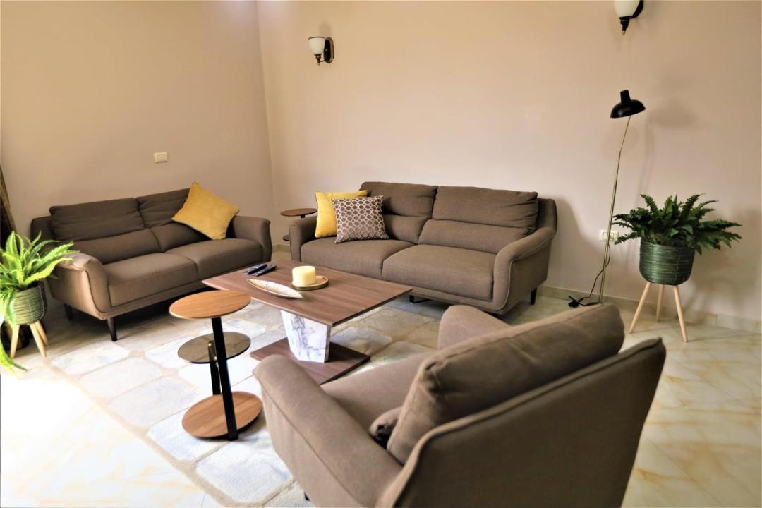 Apartment to rent - Yaoundé, Bastos, Bastos - 1 living room(s), 3 bedroom(s), 4 bathroom(s) - 2 000 000 FCFA / month