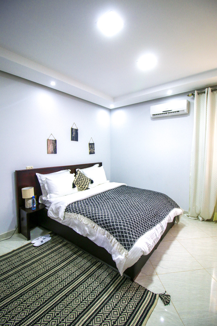 Apartment to rent - Yaoundé, Bastos, Bastos - 1 living room(s), 3 bedroom(s), 4 bathroom(s) - 2 000 000 FCFA / month