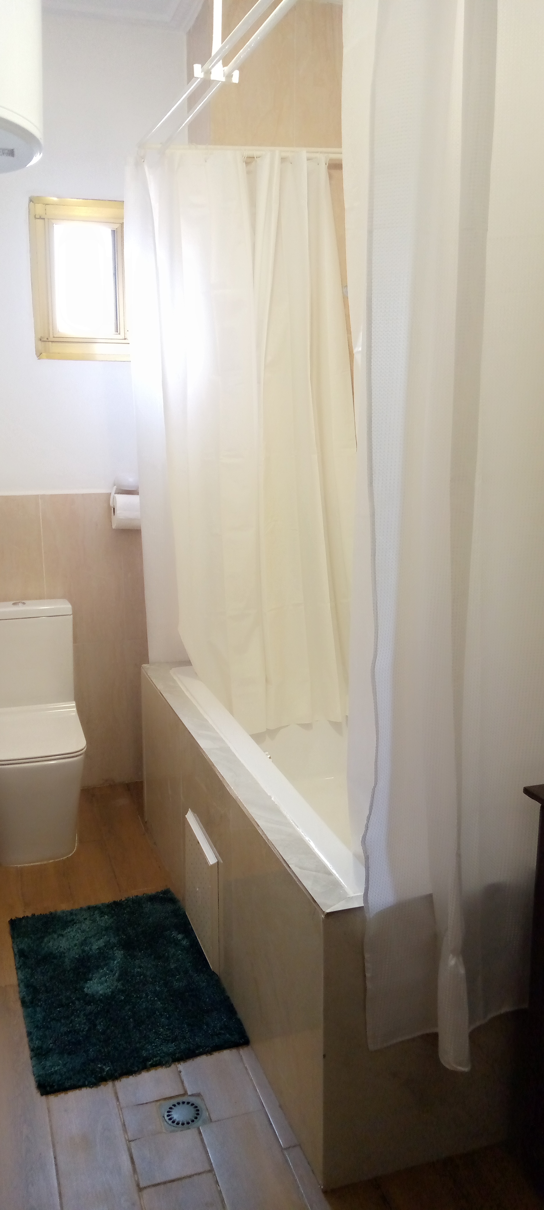 Apartment to rent - Yaoundé, Bastos, Bastos - 1 living room(s), 3 bedroom(s), 4 bathroom(s) - 2 000 000 FCFA / month