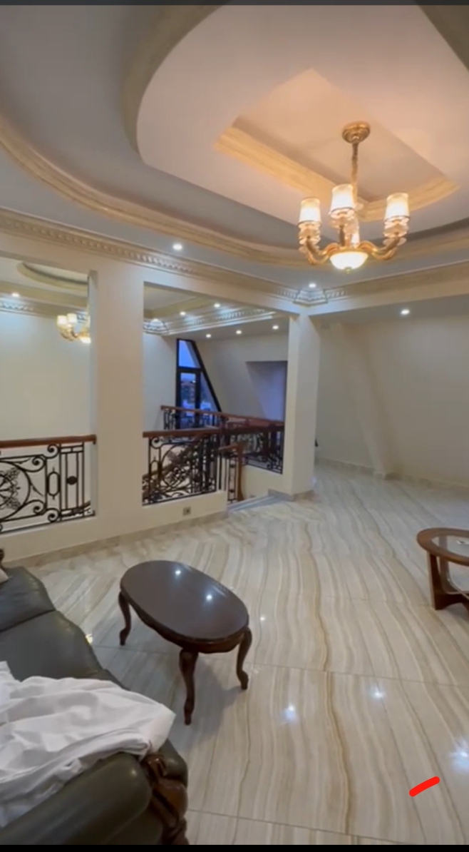 Apartment to rent - Yaoundé, Bastos, Bastos - 2 living room(s), 3 bedroom(s), 2 bathroom(s) - 2 000 000 FCFA / month