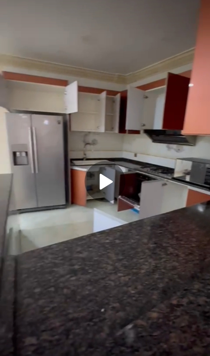 Apartment to rent - Yaoundé, Bastos, Bastos - 2 living room(s), 3 bedroom(s), 2 bathroom(s) - 2 000 000 FCFA / month