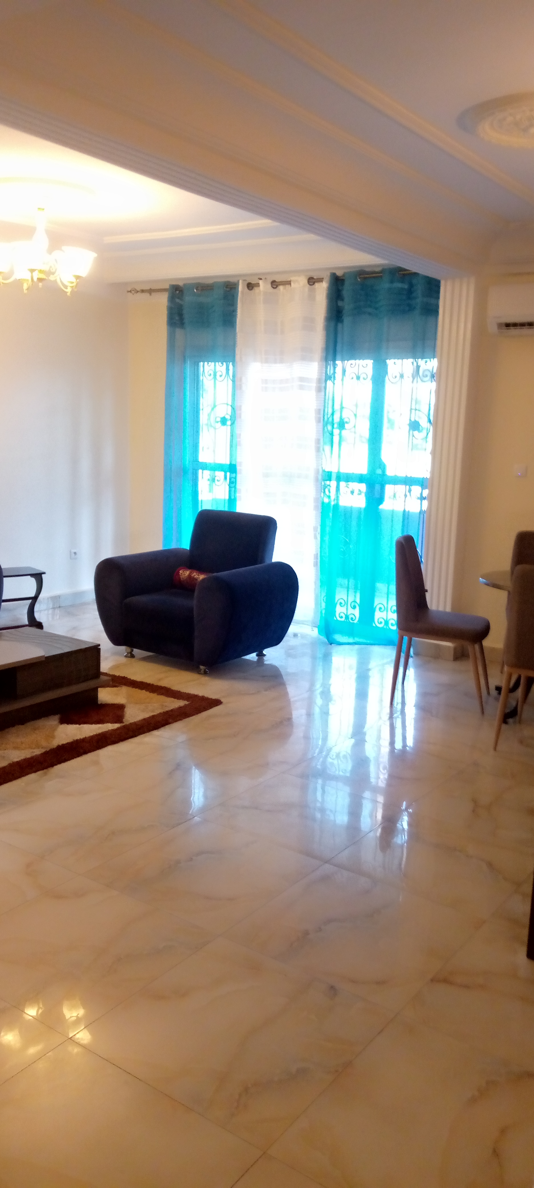 Apartment to rent - Yaoundé, Bastos, Bastos - 1 living room(s), 2 bedroom(s), 3 bathroom(s) - 1 500 000 FCFA / month