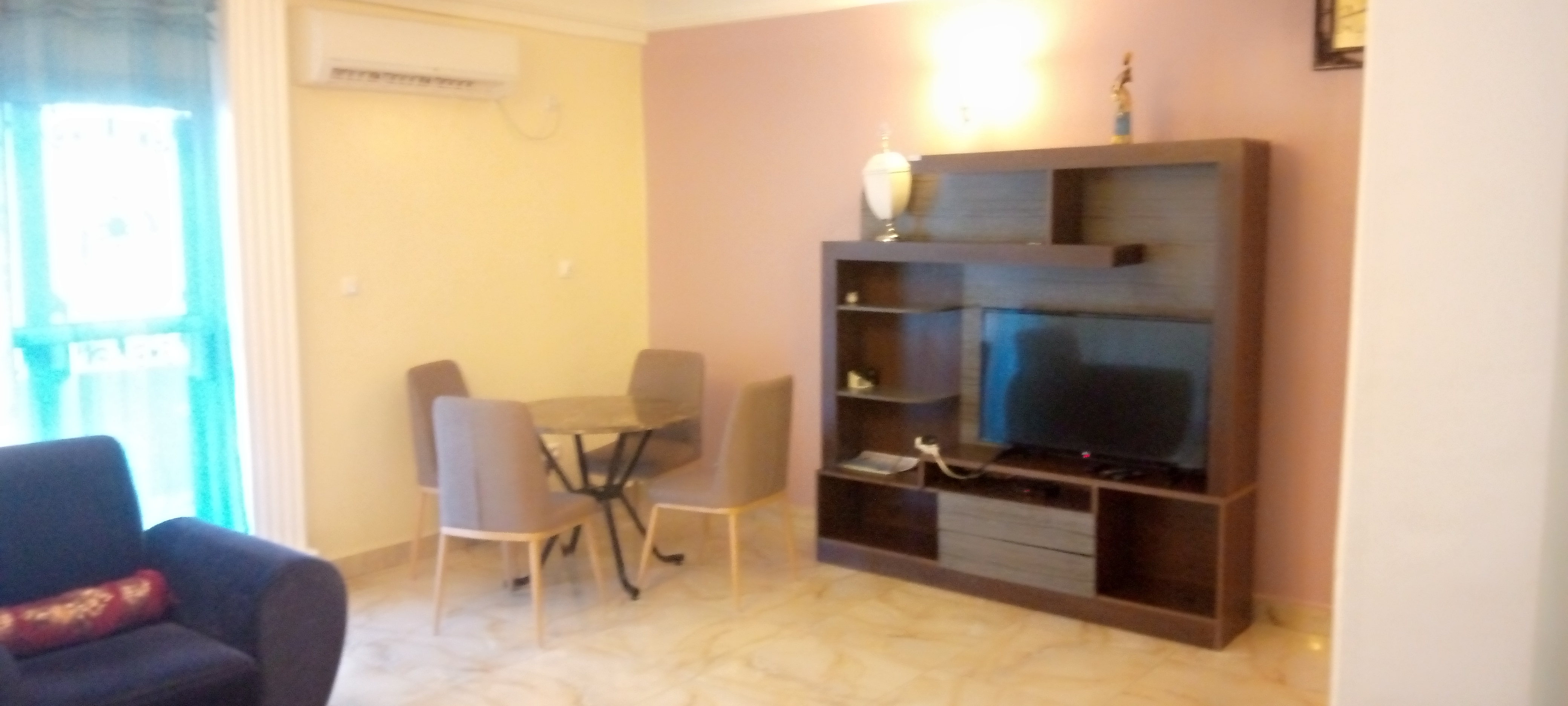 Apartment to rent - Yaoundé, Bastos, Bastos - 1 living room(s), 2 bedroom(s), 3 bathroom(s) - 1 500 000 FCFA / month