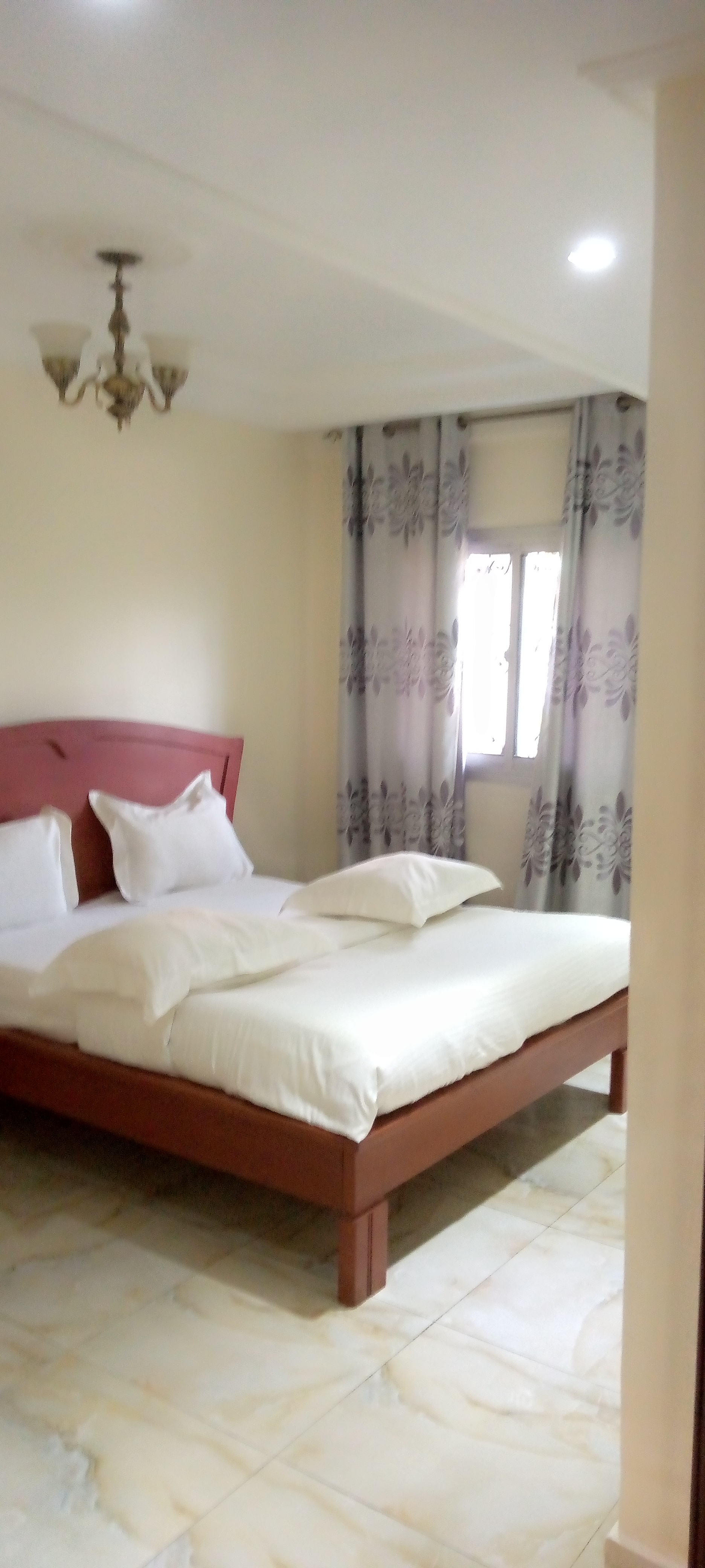 Apartment to rent - Yaoundé, Bastos, Bastos - 1 living room(s), 2 bedroom(s), 3 bathroom(s) - 1 500 000 FCFA / month