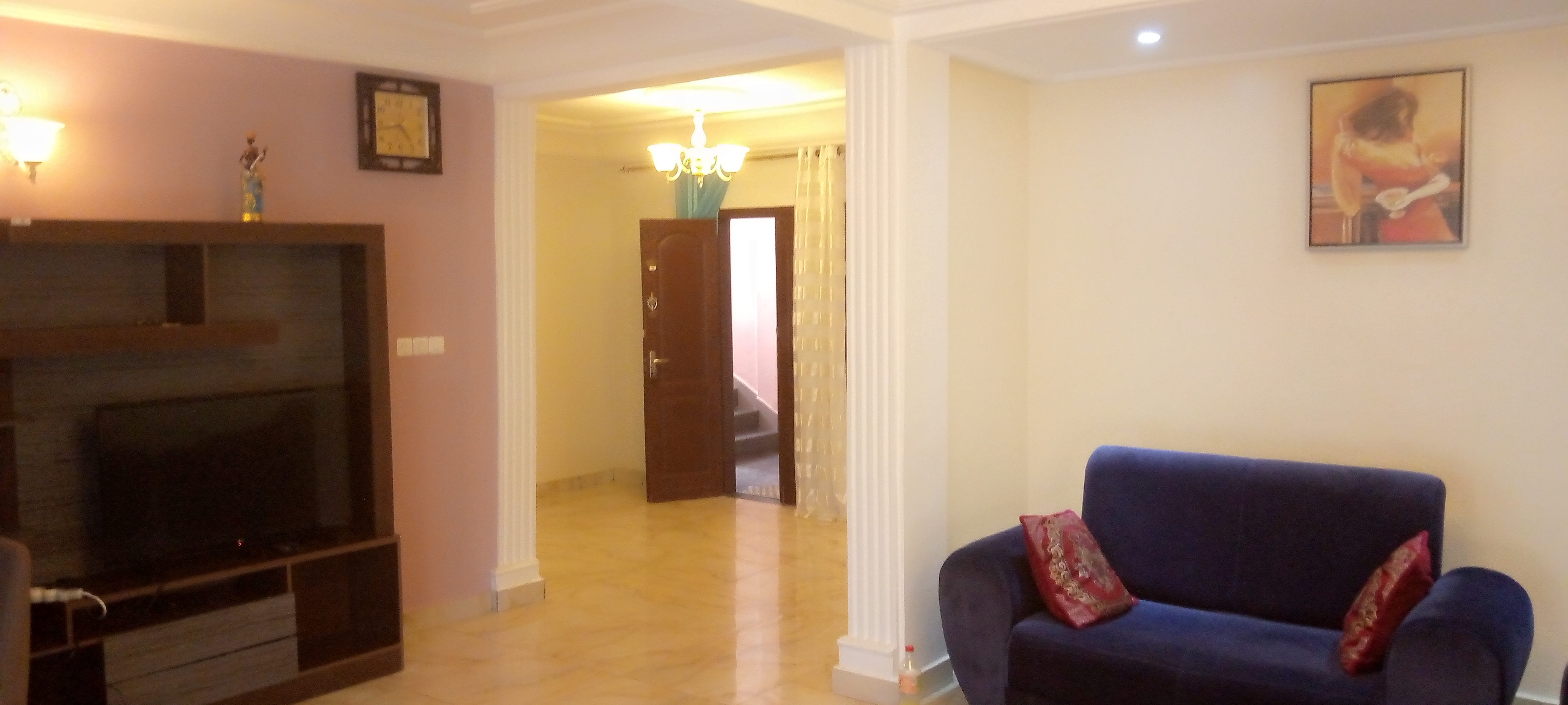 Apartment to rent - Yaoundé, Bastos, Bastos - 1 living room(s), 2 bedroom(s), 3 bathroom(s) - 1 500 000 FCFA / month
