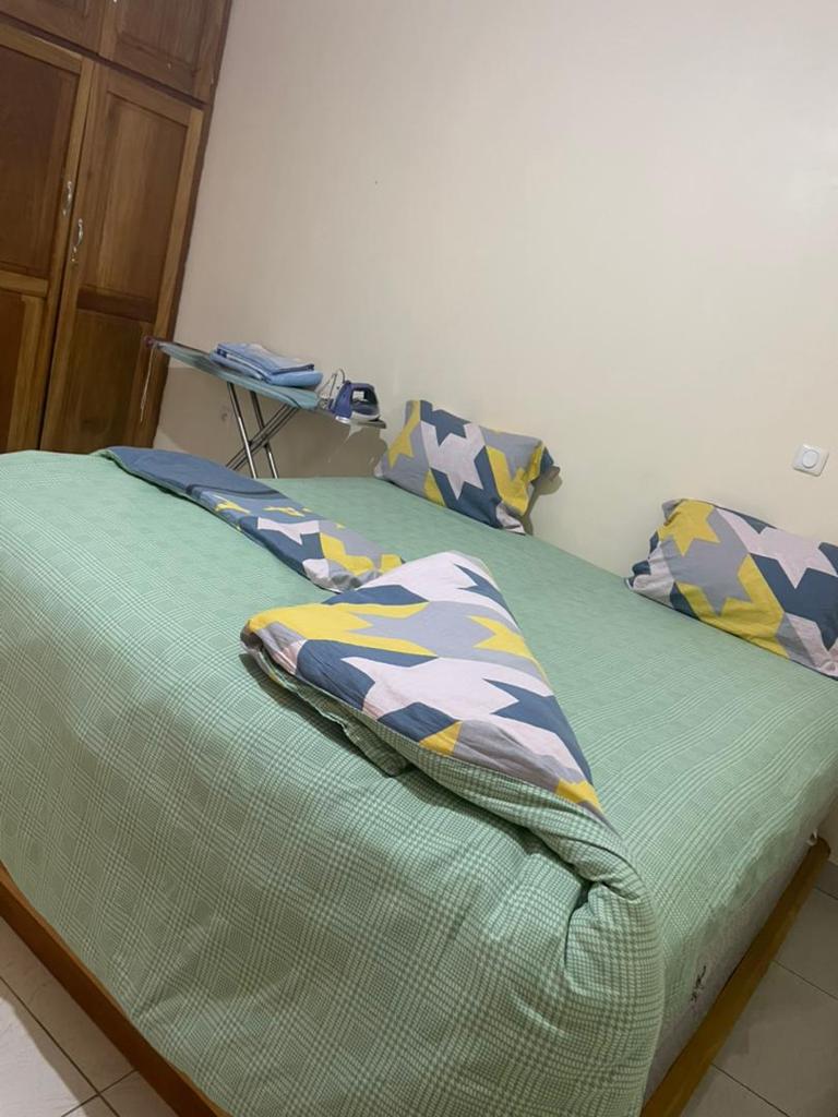 Apartment to rent - Yaoundé, Bastos, Bastos centre - 1 living room(s), 3 bedroom(s), 4 bathroom(s) - 900 000 FCFA / month