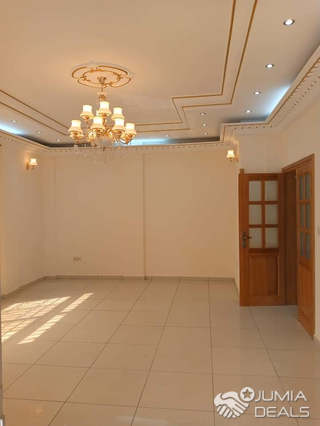 Appartement à louer - Yaoundé, Bastos, Bastos centre - 1 salon(s), 1 chambre(s), 2 salle(s) de bains - 350 000 FCFA / mois