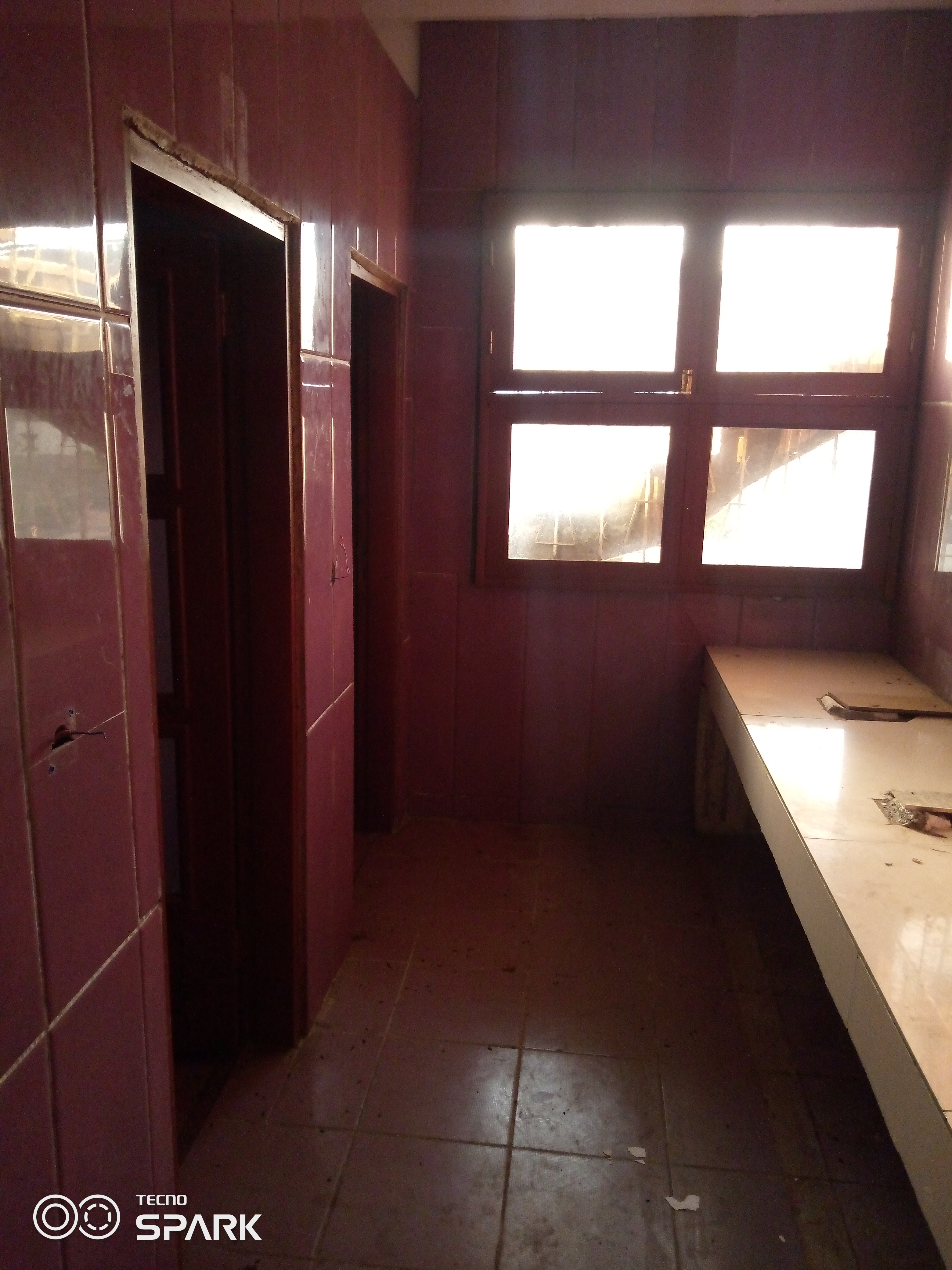 Office to rent at Yaoundé, Bastos, Bastos ( grand espace pour restaurant) - 800 m2 - 1 500 000 FCFA