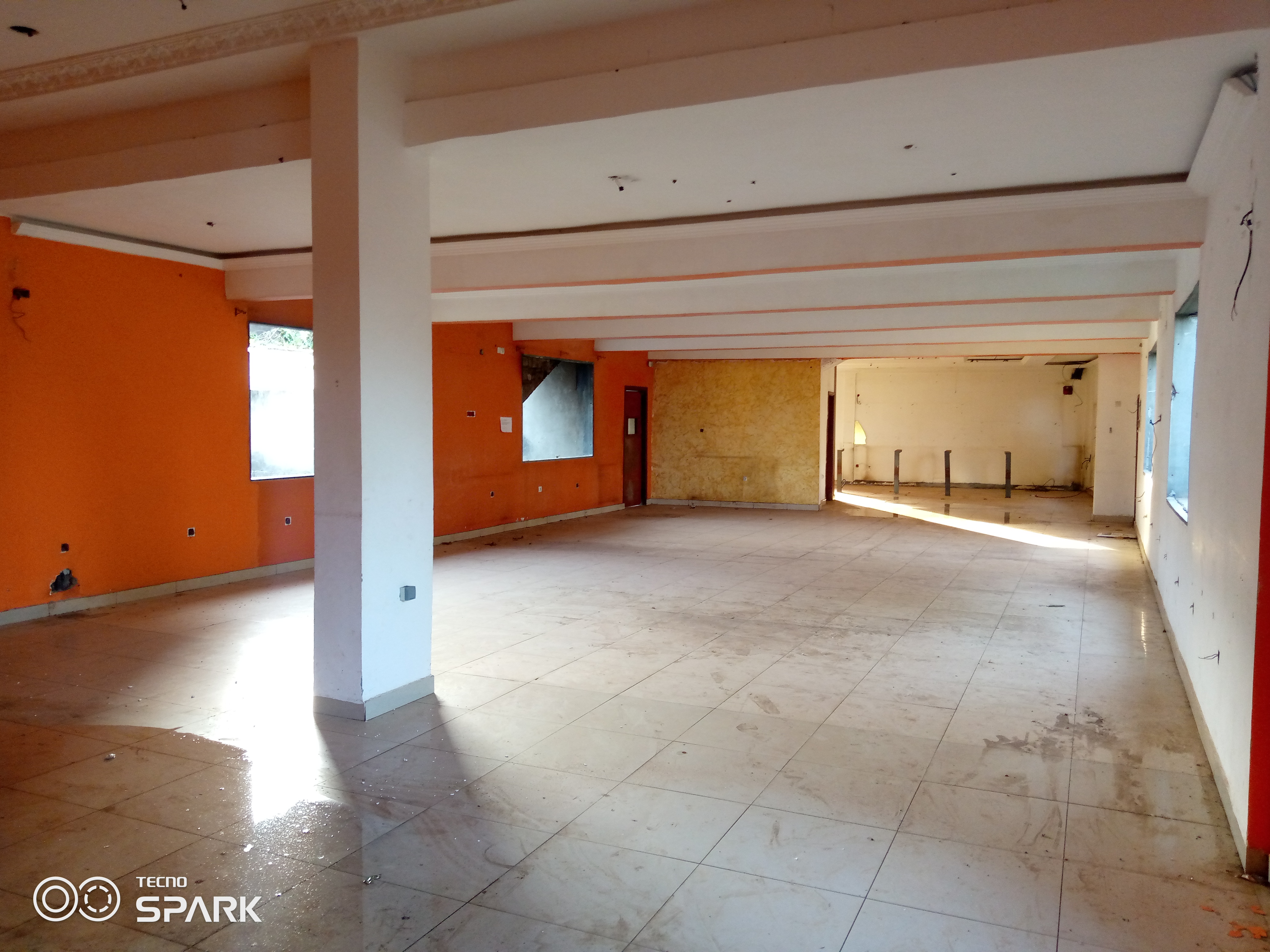Office to rent at Yaoundé, Bastos, Bastos ( grand espace pour restaurant) - 800 m2 - 1 500 000 FCFA