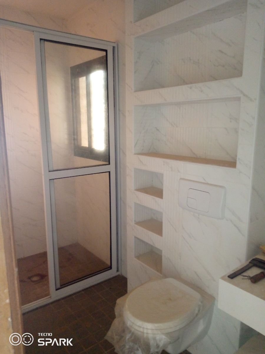 Maison (Villa) à vendre - Yaoundé, Olembe, Olembe - 1 salon(s), 4 chambre(s), 4 salle(s) de bains - 100 000 000 FCFA