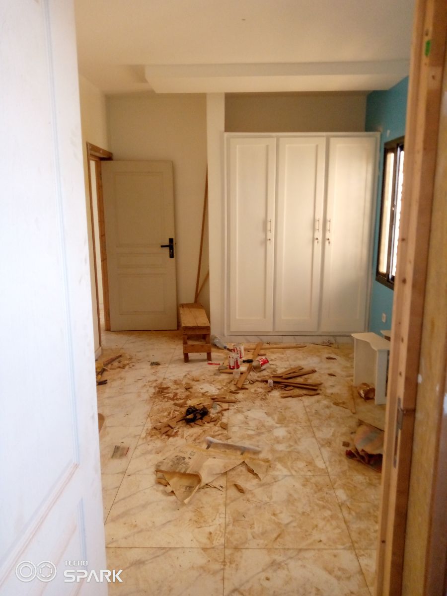 Maison (Villa) à vendre - Yaoundé, Olembe, Olembe - 1 salon(s), 4 chambre(s), 4 salle(s) de bains - 100 000 000 FCFA