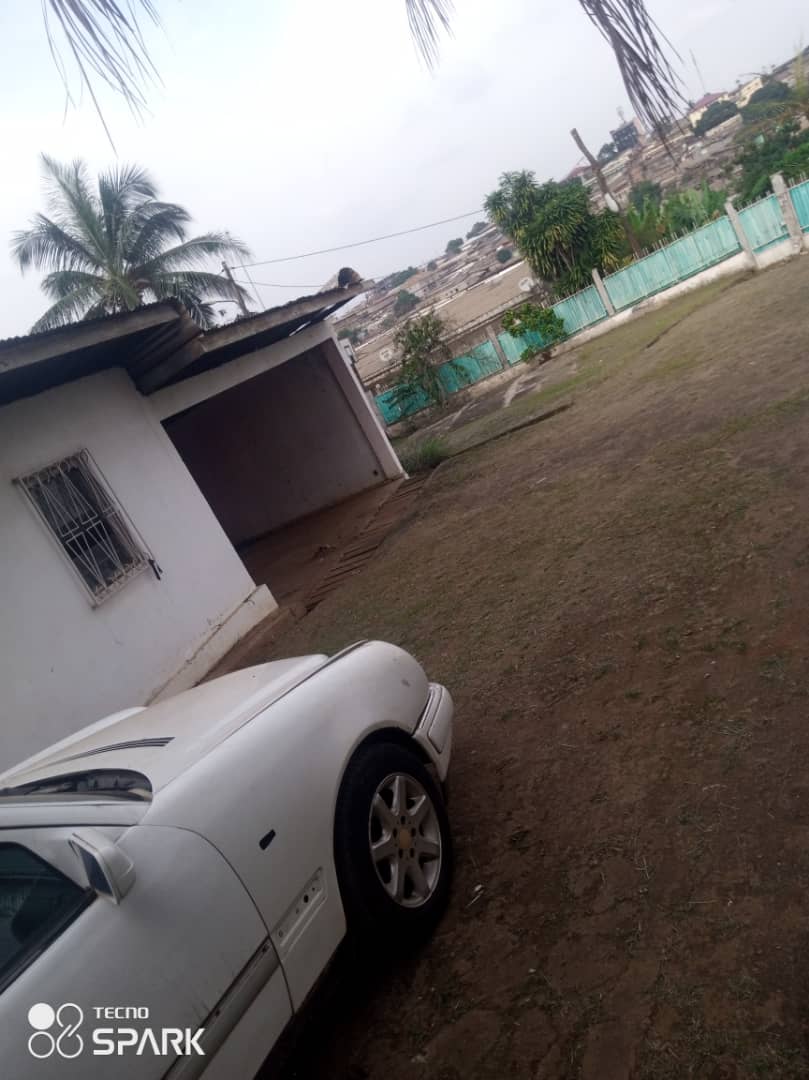House (Villa) to rent - Yaoundé, Bastos, Dragage - 1 living room(s), 4 bedroom(s), 3 bathroom(s) - 400 000 FCFA / month