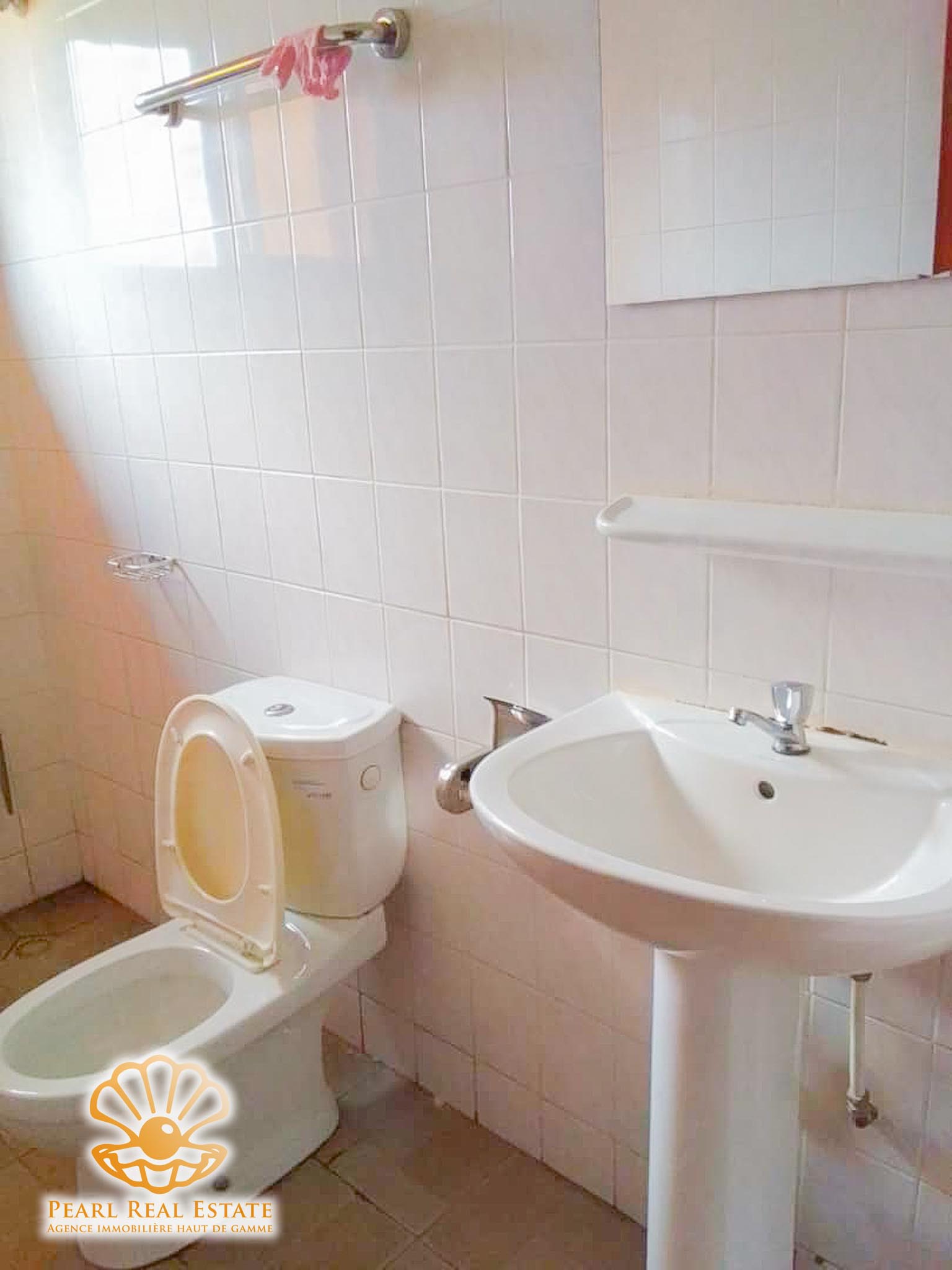 Apartment to rent - Yaoundé, Mfandena, Omnisports - 1 living room(s), 2 bedroom(s), 1 bathroom(s) - 250 000 FCFA / month