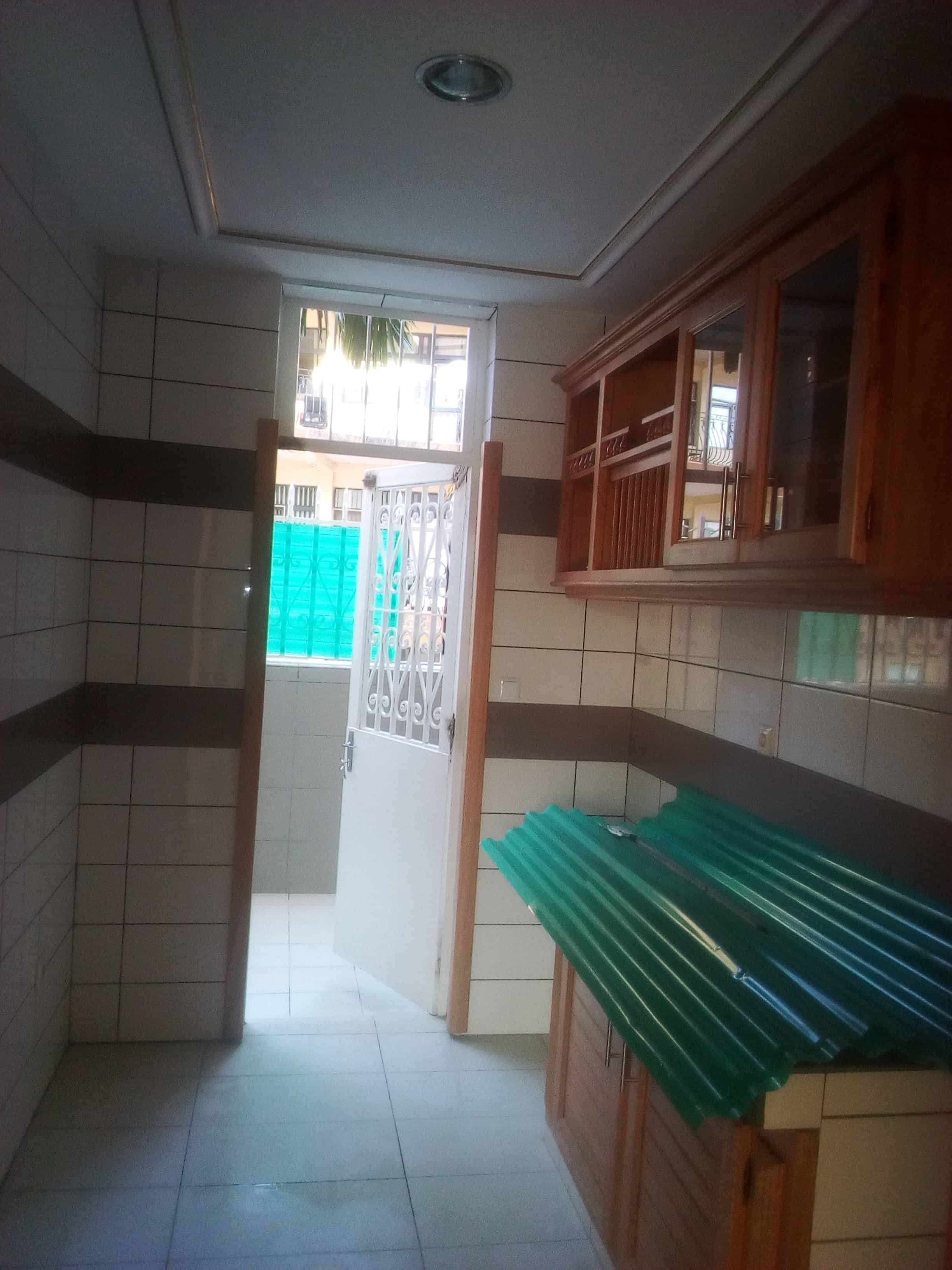Apartment to rent - Yaoundé, Bastos, Bastos - 1 living room(s), 1 bedroom(s), 2 bathroom(s) - 400 000 FCFA / month