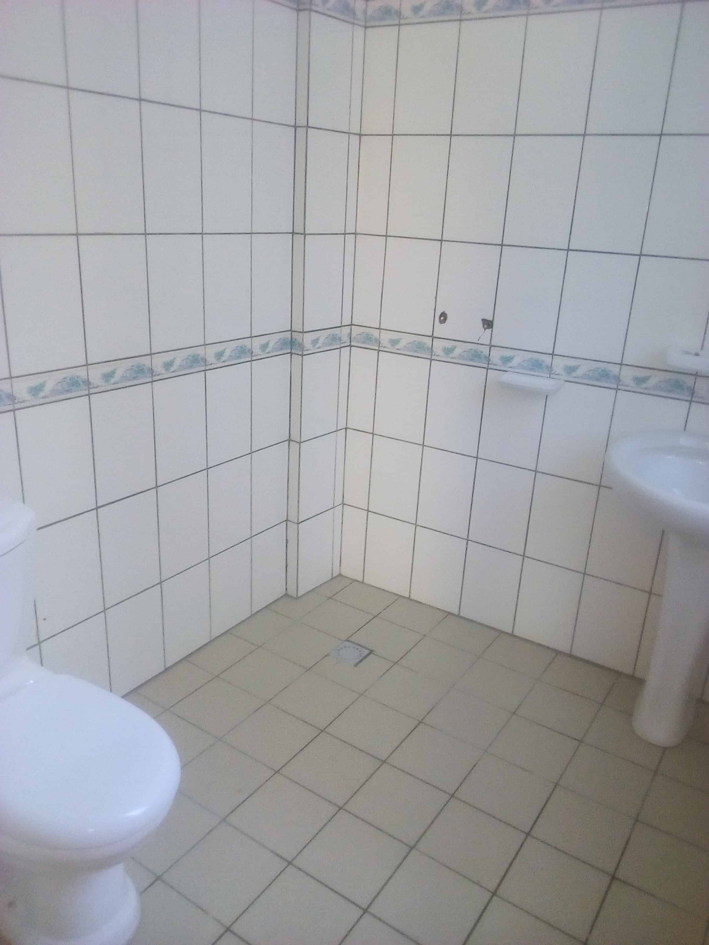 Apartment to rent - Yaoundé, Bastos, Bastos - 1 living room(s), 1 bedroom(s), 2 bathroom(s) - 400 000 FCFA / month