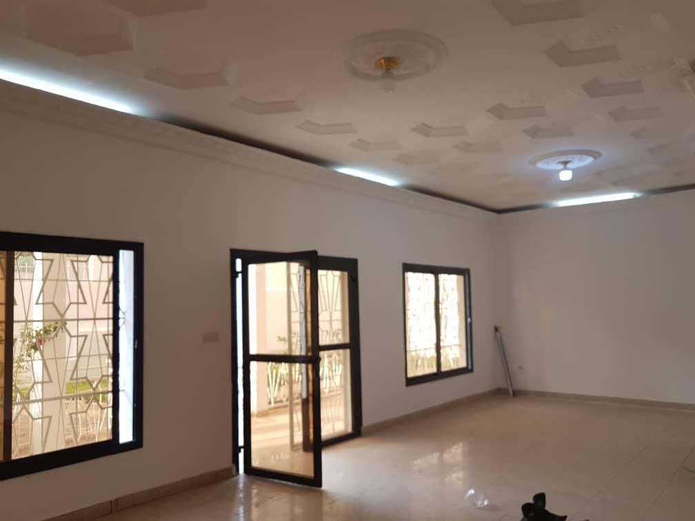 Bureau à louer à Yaoundé, Bastos, Bastos - 700 m2 - 1 000 000 FCFA