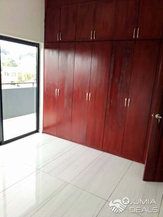 Apartment to rent - Yaoundé, Bastos, Bastos centre - 1 living room(s), 3 bedroom(s), 4 bathroom(s) - 1 500 000 FCFA / month