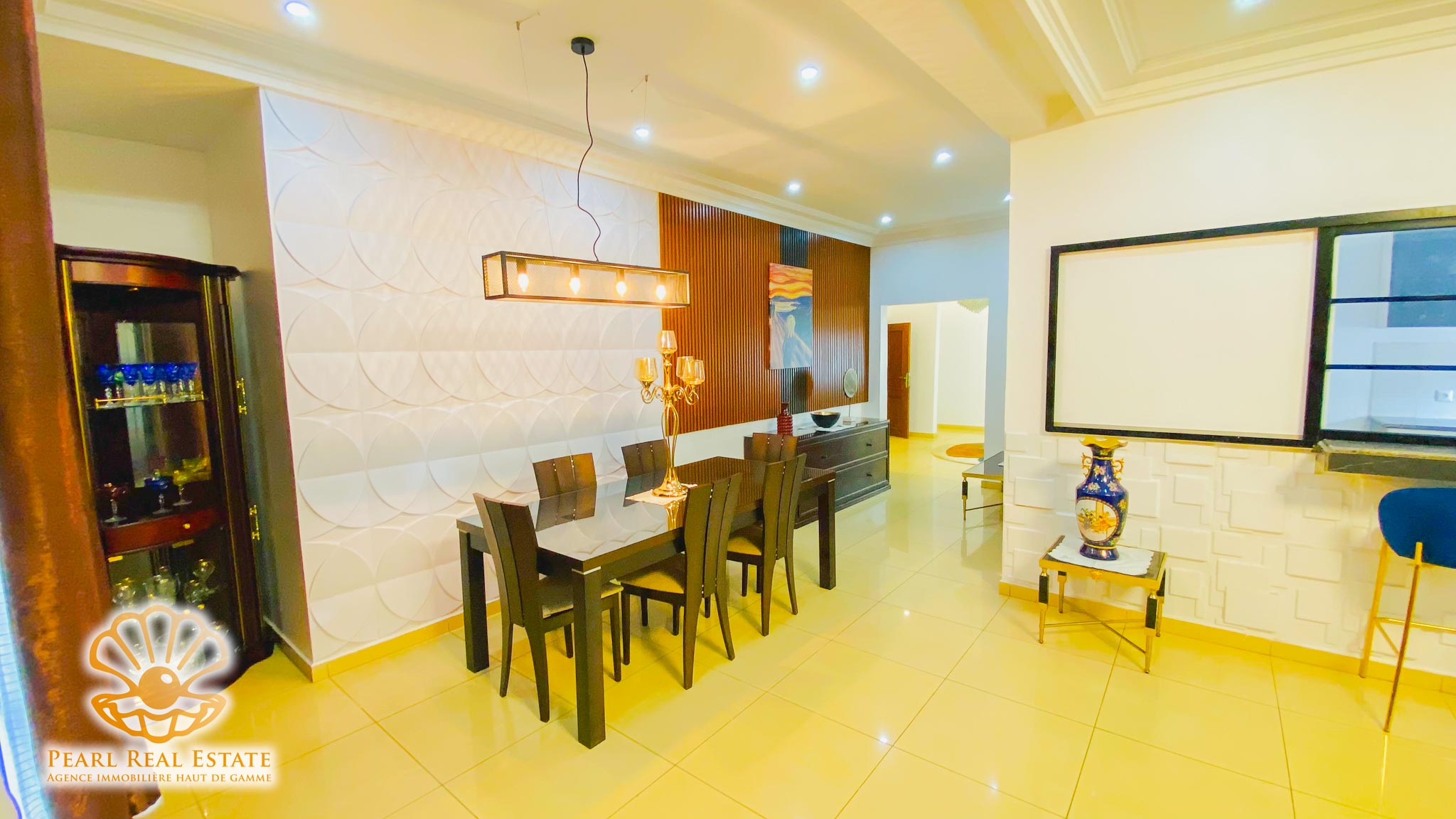 Apartment to rent - Yaoundé, Bastos, Golf - 1 living room(s), 3 bedroom(s), 2 bathroom(s) - 130 000 FCFA / month
