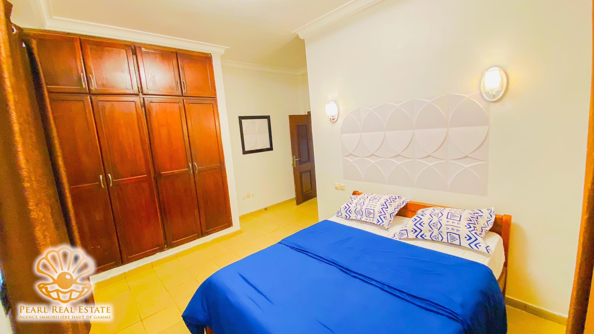 Apartment to rent - Yaoundé, Bastos, Golf - 1 living room(s), 3 bedroom(s), 2 bathroom(s) - 130 000 FCFA / month