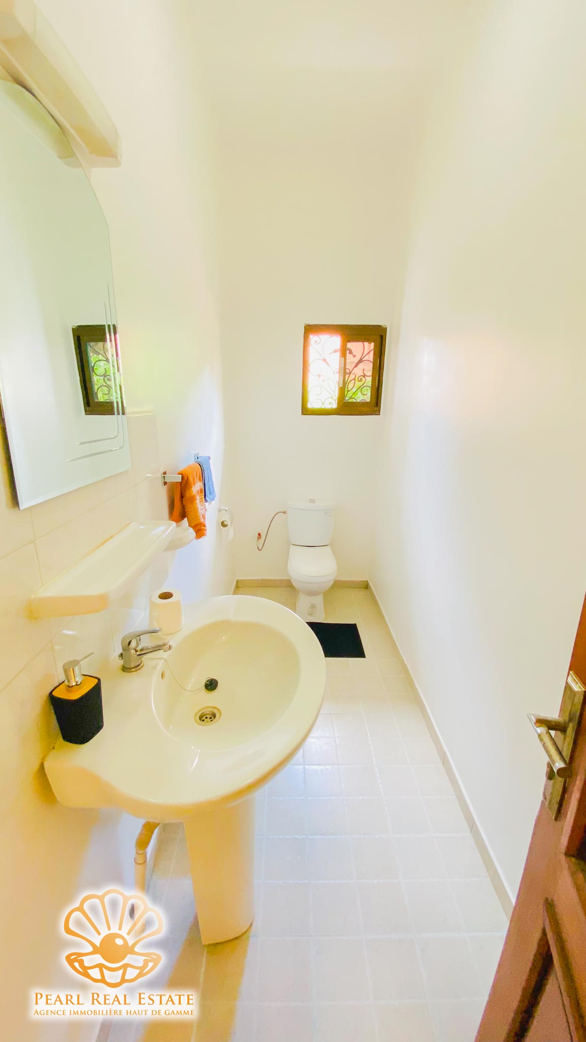 Apartment to rent - Yaoundé, Bastos, Golf - 1 living room(s), 3 bedroom(s), 2 bathroom(s) - 130 000 FCFA / month