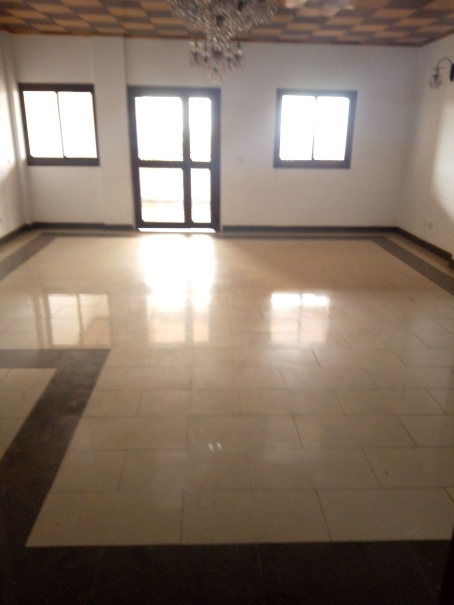 Office to rent at Yaoundé, Mfandena, Mfandena - 200 m2 - 380 000 FCFA