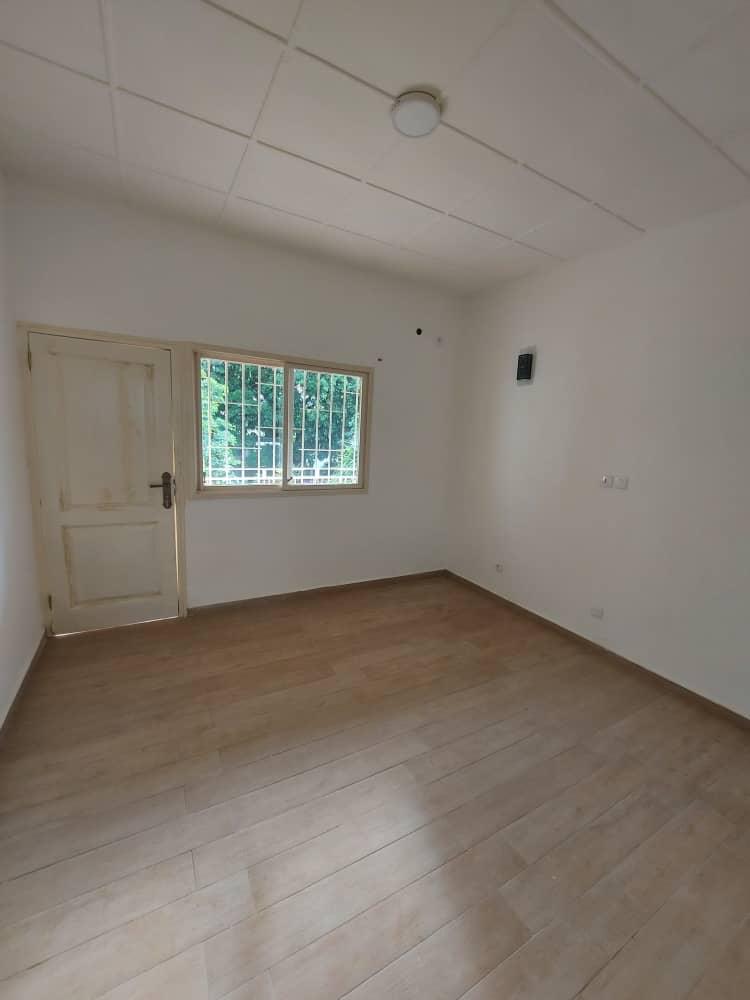 Maison (Villa) à louer - Yaoundé, Bastos, Bastos - 1 salon(s), 4 chambre(s), 5 salle(s) de bains - 2 500 000 FCFA / mois