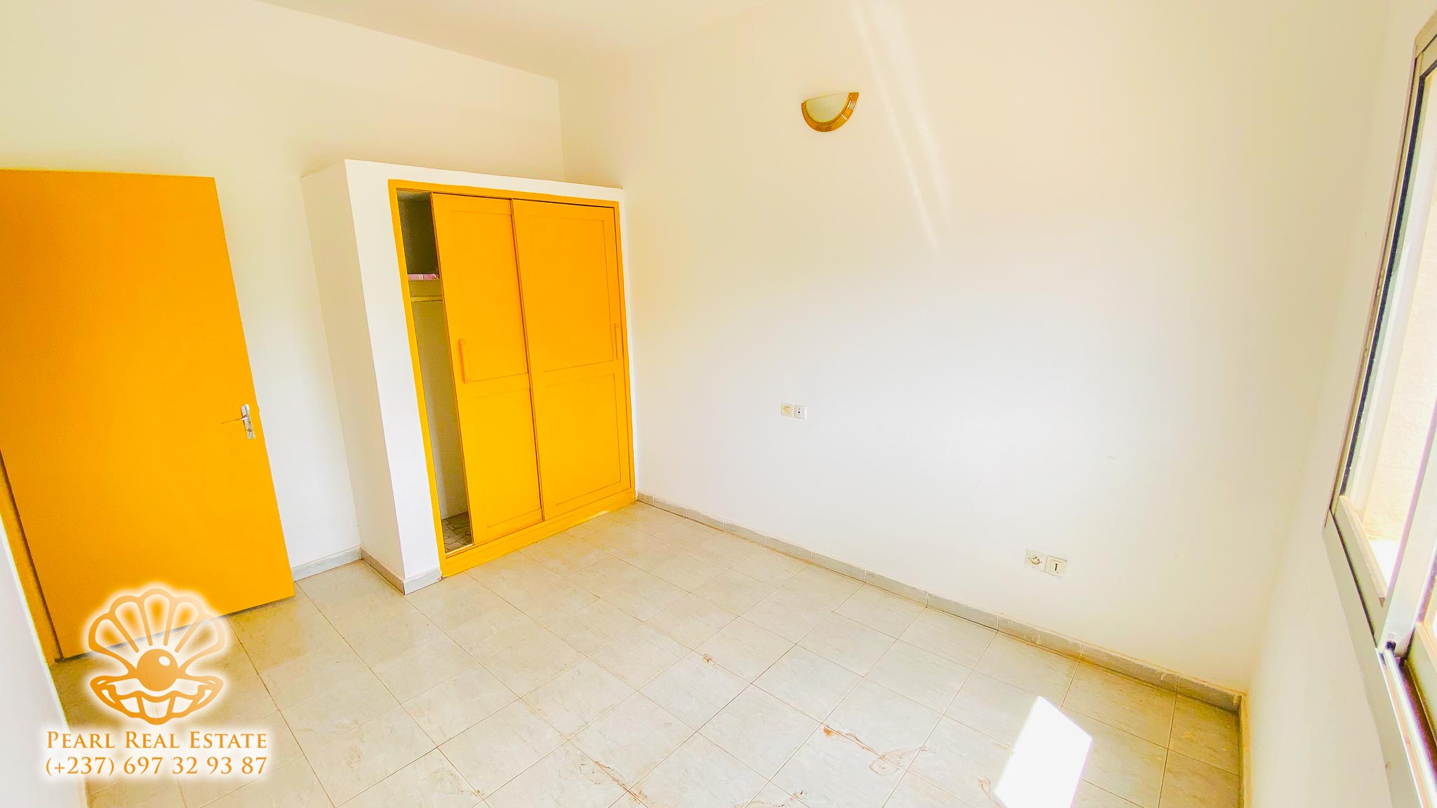 Apartment to rent - Yaoundé, Bastos, Golf - 1 living room(s), 3 bedroom(s), 2 bathroom(s) - 600 000 FCFA / month