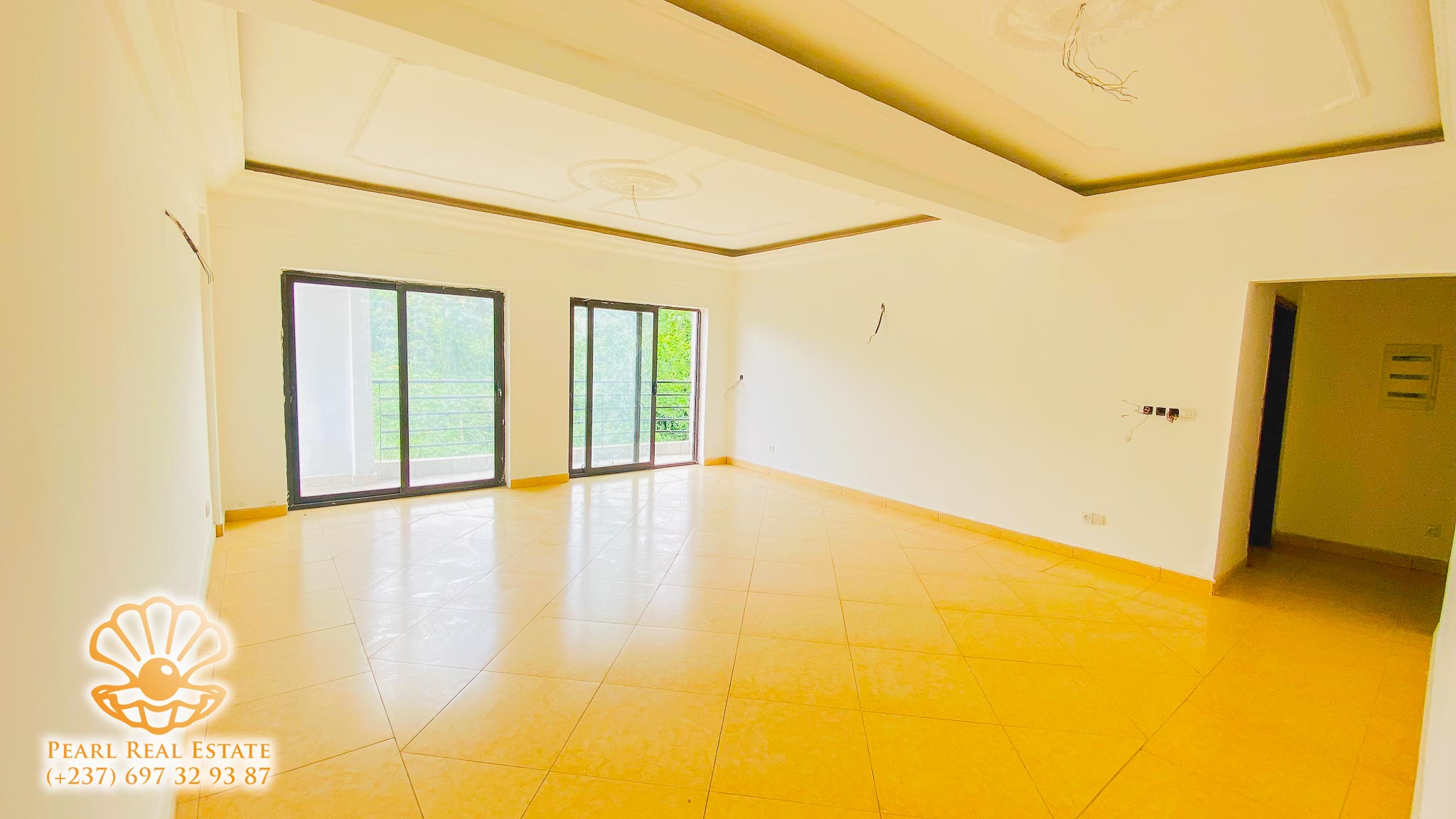 Apartment to rent - Yaoundé, Bastos, Carrefour Bastos - 1 living room(s), 3 bedroom(s), 2 bathroom(s) - 800 000 FCFA / month