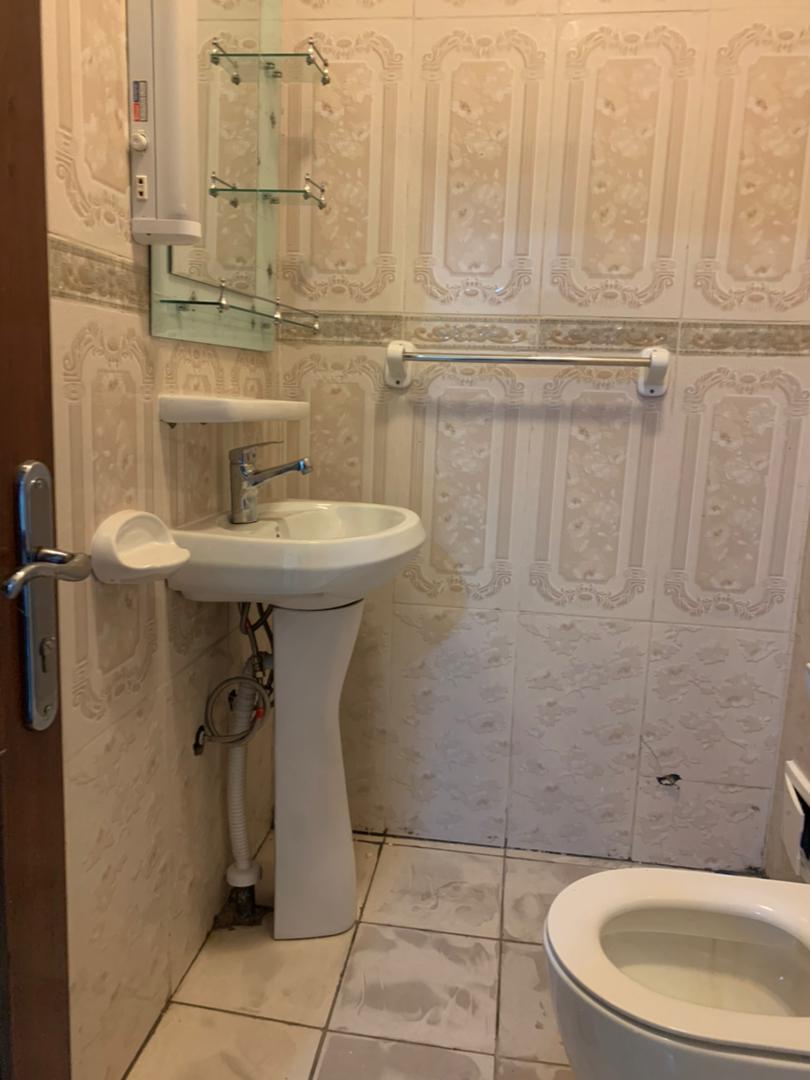 Appartement à louer - Yaoundé, Bastos, Bastos vaste appartement - 3 salon(s), 3 chambre(s), 2 salle(s) de bains - 850 000 FCFA / mois
