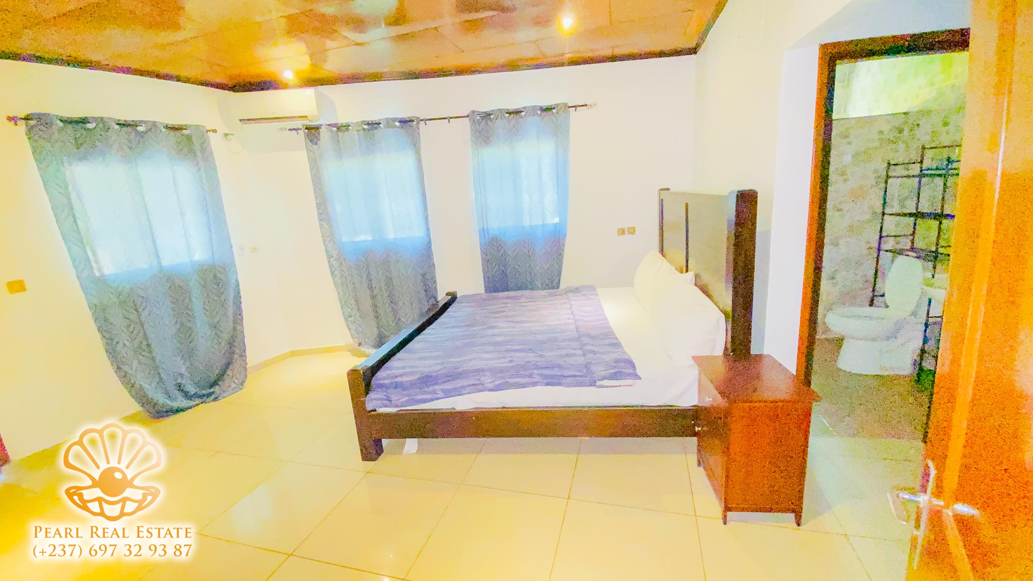 Apartment to rent - Yaoundé, Bastos, Golf - 1 living room(s), 3 bedroom(s), 2 bathroom(s) - 500 000 FCFA / month