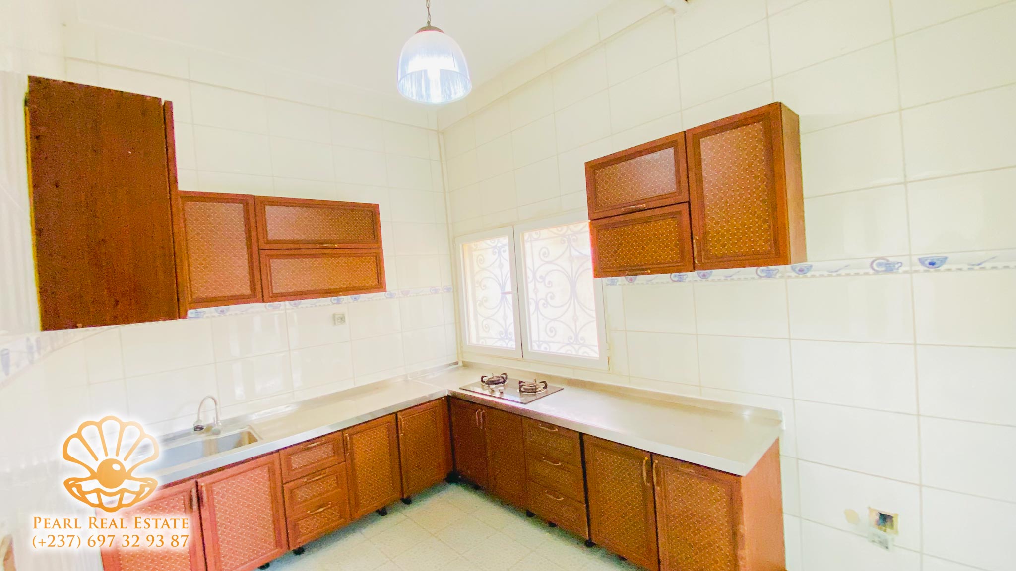 Appartement à louer - Yaoundé, Bastos, Golf Présidence - 1 salon(s), 2 chambre(s), 1 salle(s) de bains - 500 000 FCFA / mois