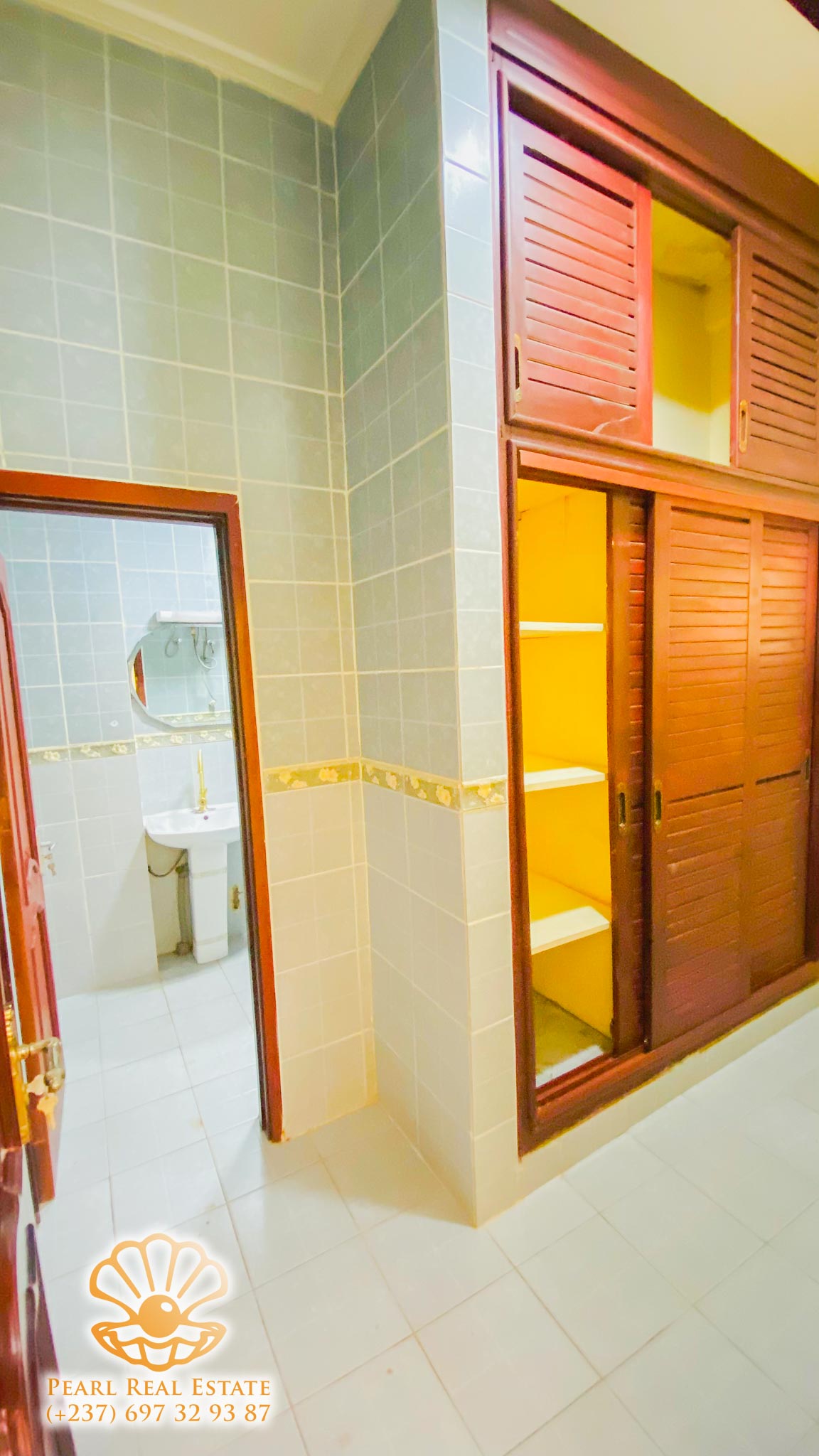 Appartement à louer - Yaoundé, Bastos, Golf Présidence - 1 salon(s), 2 chambre(s), 1 salle(s) de bains - 500 000 FCFA / mois