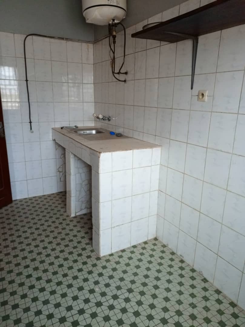 Apartment to rent - Yaoundé, Bastos, Bastos centre - 1 living room(s), 2 bedroom(s), 2 bathroom(s) - 250 000 FCFA / month