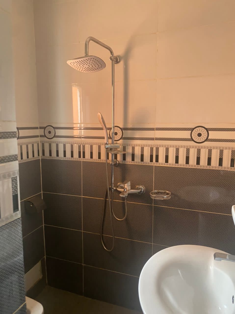 Appartement à louer - Yaoundé, Bastos, Bastos centre - 1 salon(s), 2 chambre(s), 3 salle(s) de bains - 350 000 FCFA / mois