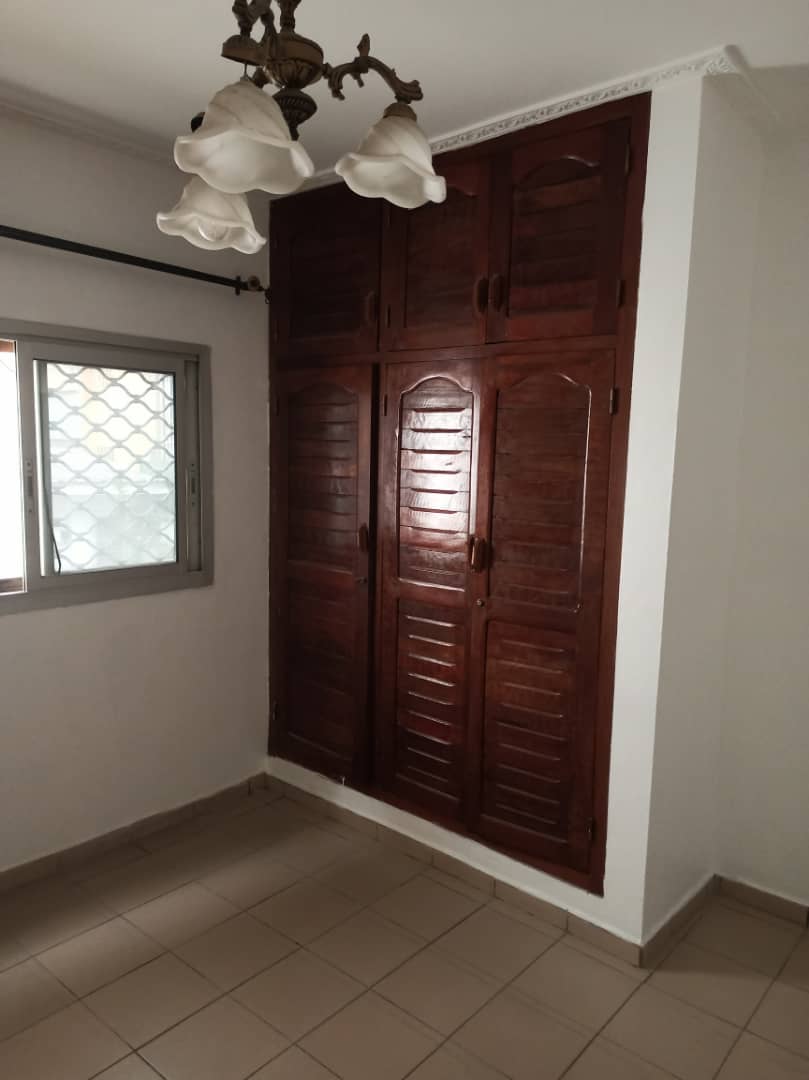 Apartment to rent - Douala, Bonapriso, Bonapriso le bon - 1 living room(s), 1 bedroom(s), 1 bathroom(s) - 325 000 FCFA / month