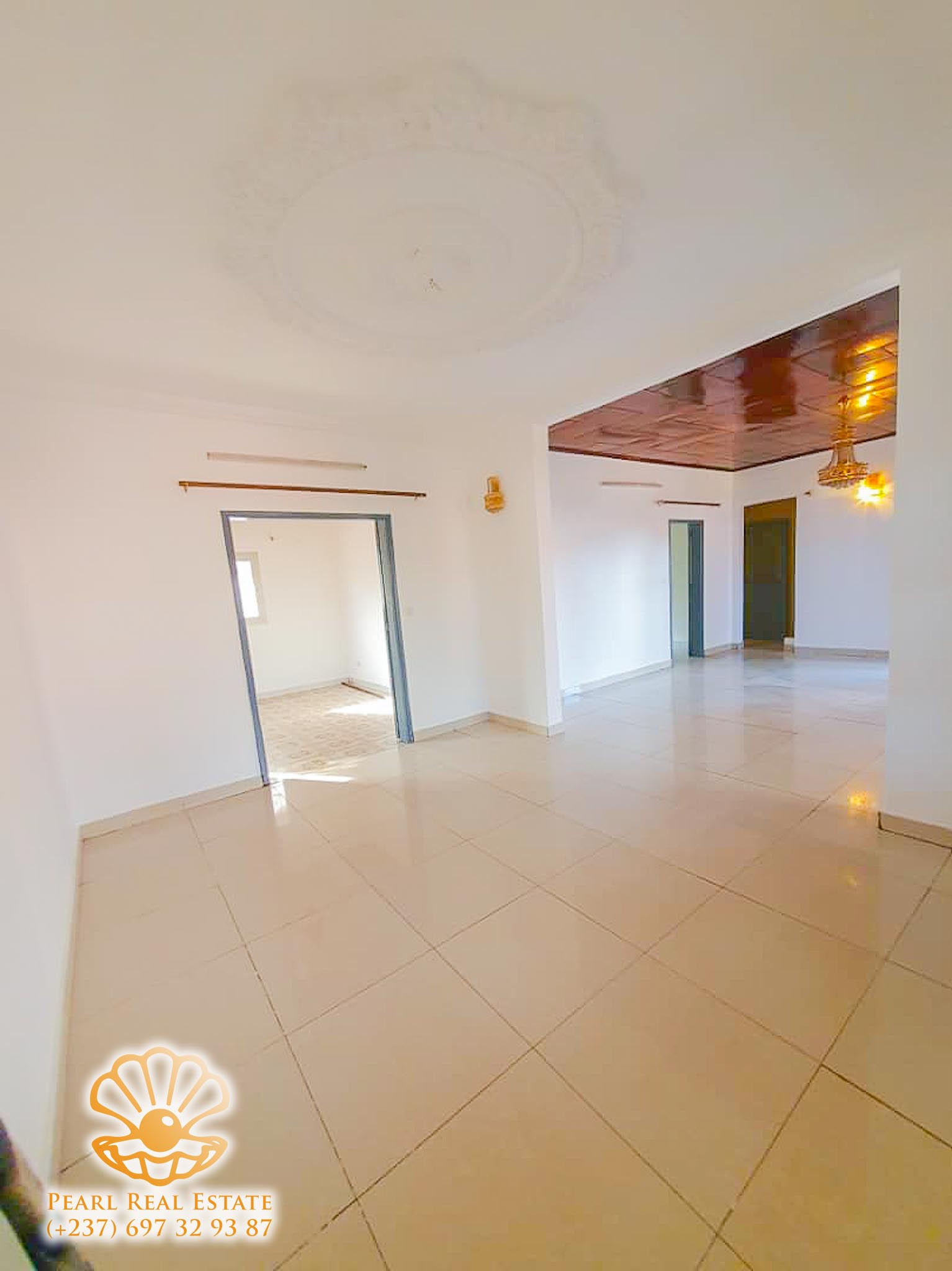 Maison (Villa) à louer - Yaoundé, Bastos, Ambassade de Chine - 1 salon(s), 4 chambre(s), 3 salle(s) de bains - 1 300 000 FCFA / mois