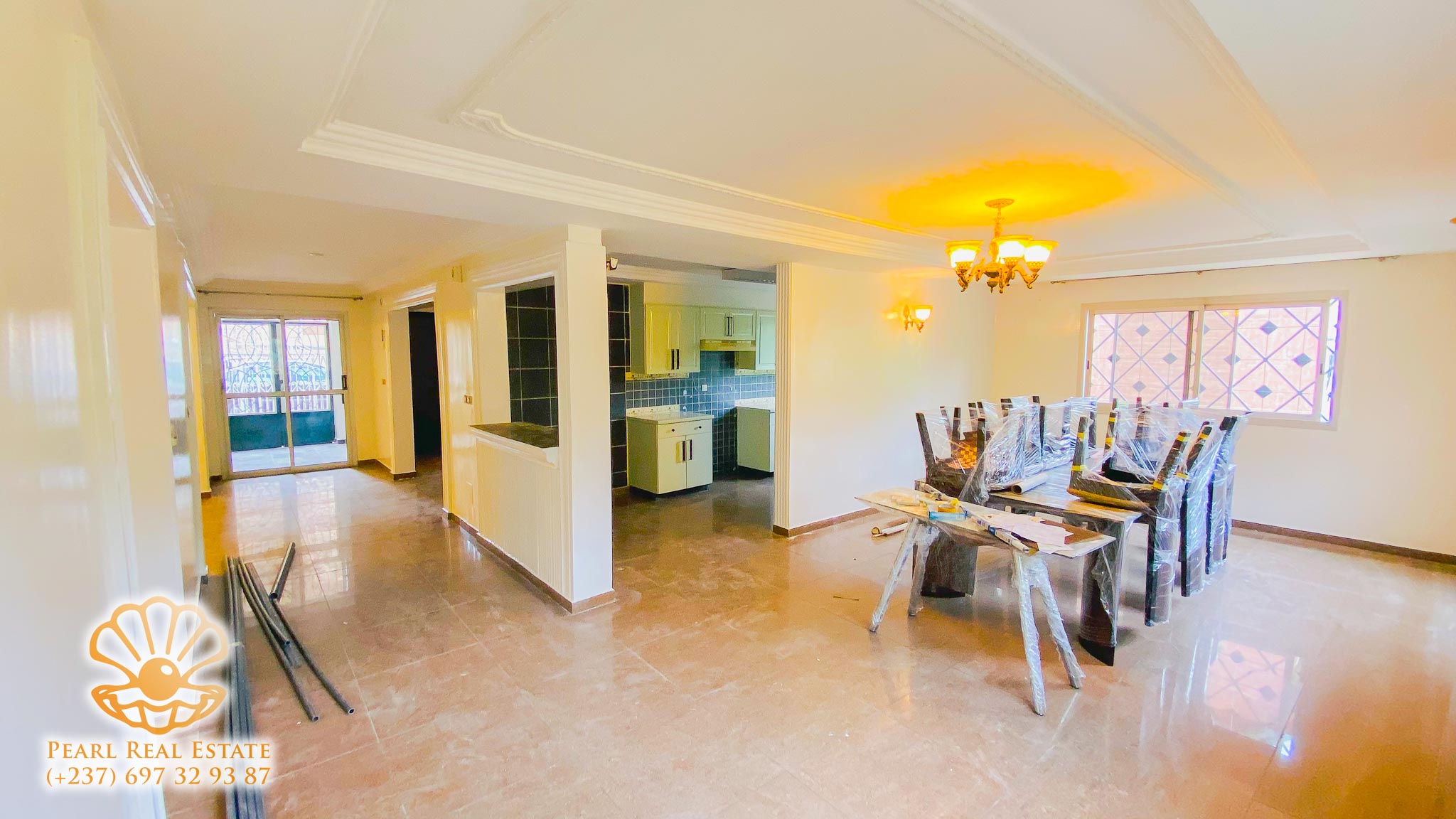 House (Villa) to rent - Yaoundé, Bastos, Nouvelle route - 1 living room(s), 4 bedroom(s), 3 bathroom(s) - 3 000 000 FCFA / month