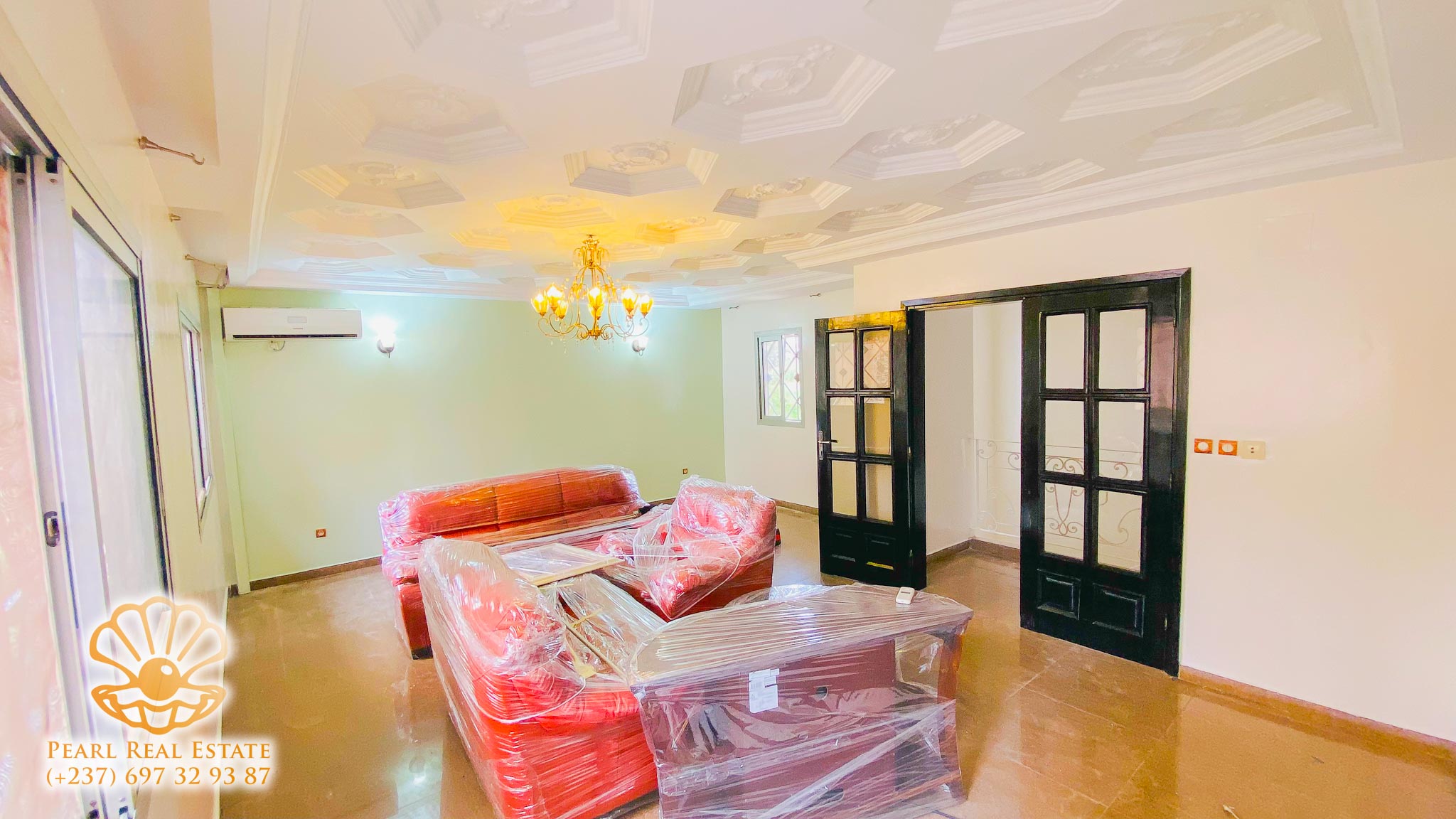 House (Villa) to rent - Yaoundé, Bastos, Nouvelle route - 1 living room(s), 4 bedroom(s), 3 bathroom(s) - 3 000 000 FCFA / month