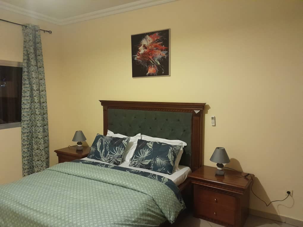 Appartement à louer - Yaoundé, Mfandena, Stade - 1 salon(s), 2 chambre(s), 1 salle(s) de bains - 50 000 FCFA / mois