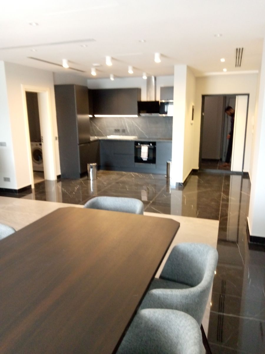 Apartment to rent - Yaoundé, Bastos, Bastos - 1 living room(s), 2 bedroom(s), 3 bathroom(s) - 2 000 000 FCFA / month