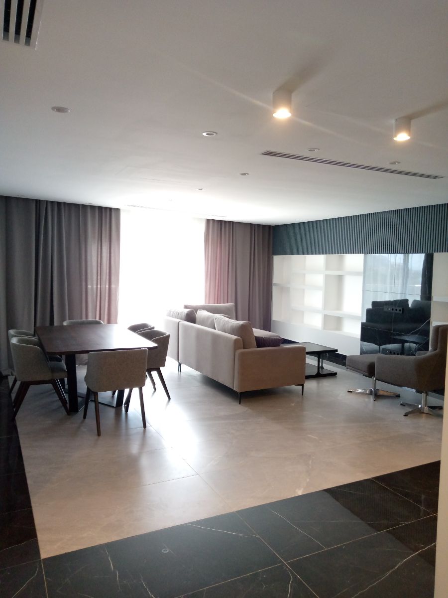 Apartment to rent - Yaoundé, Bastos, Bastos - 1 living room(s), 2 bedroom(s), 3 bathroom(s) - 2 500 000 FCFA / month