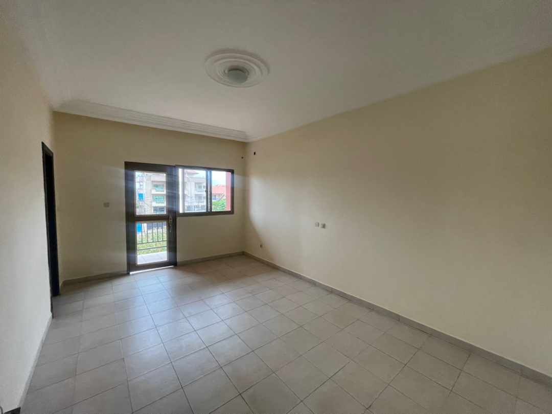 Apartment to rent - Yaoundé, Bastos, Bastos - 1 living room(s), 3 bedroom(s), 3 bathroom(s) - 700 000 FCFA / month