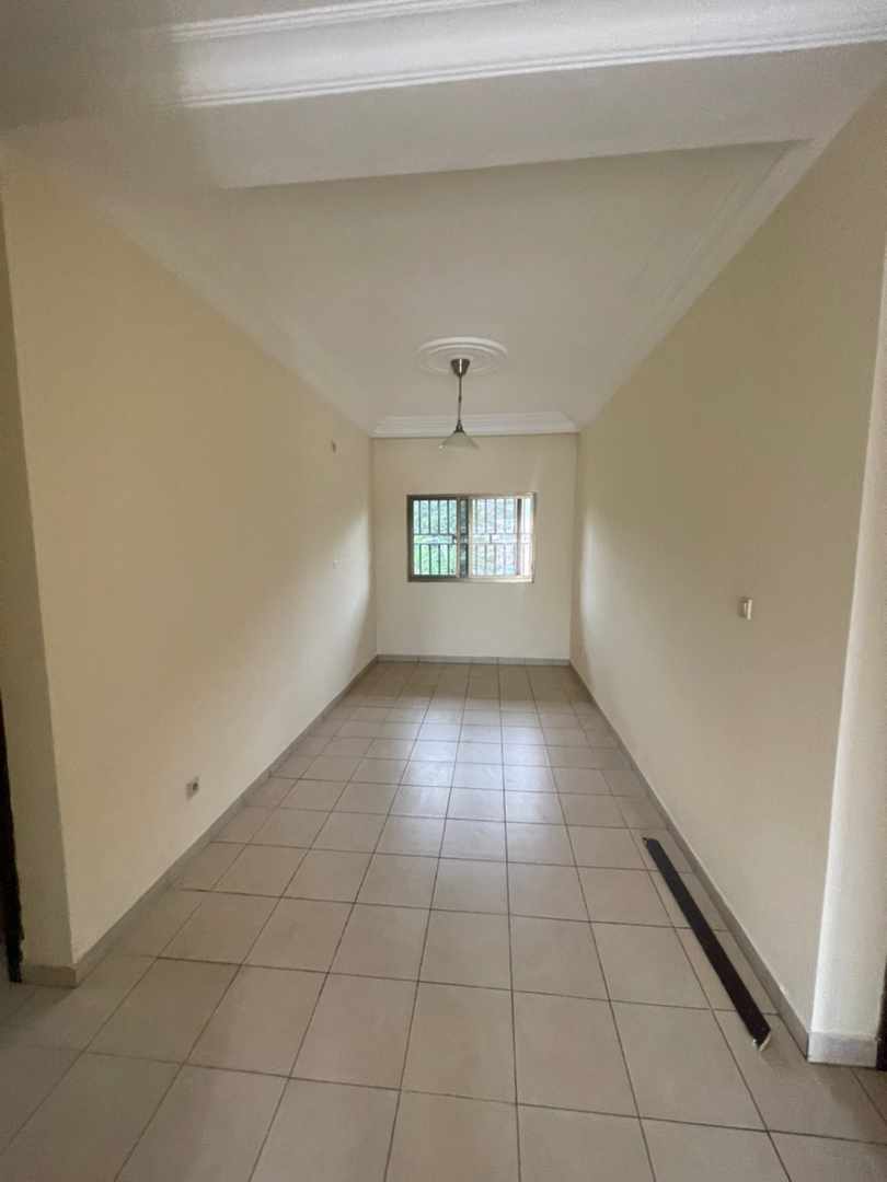 Apartment to rent - Yaoundé, Bastos, Bastos - 1 living room(s), 3 bedroom(s), 3 bathroom(s) - 700 000 FCFA / month