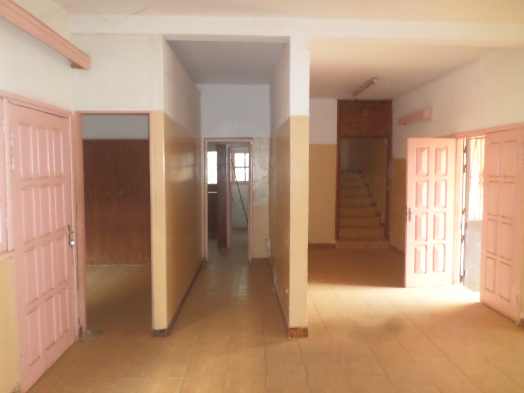 Office to rent at Yaoundé, Mballa II, Mballa 2 - 250 m2 - 500 000 FCFA