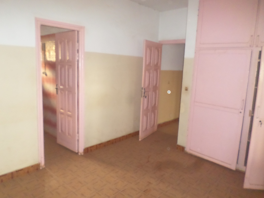 Office to rent at Yaoundé, Mballa II, Mballa 2 - 250 m2 - 500 000 FCFA