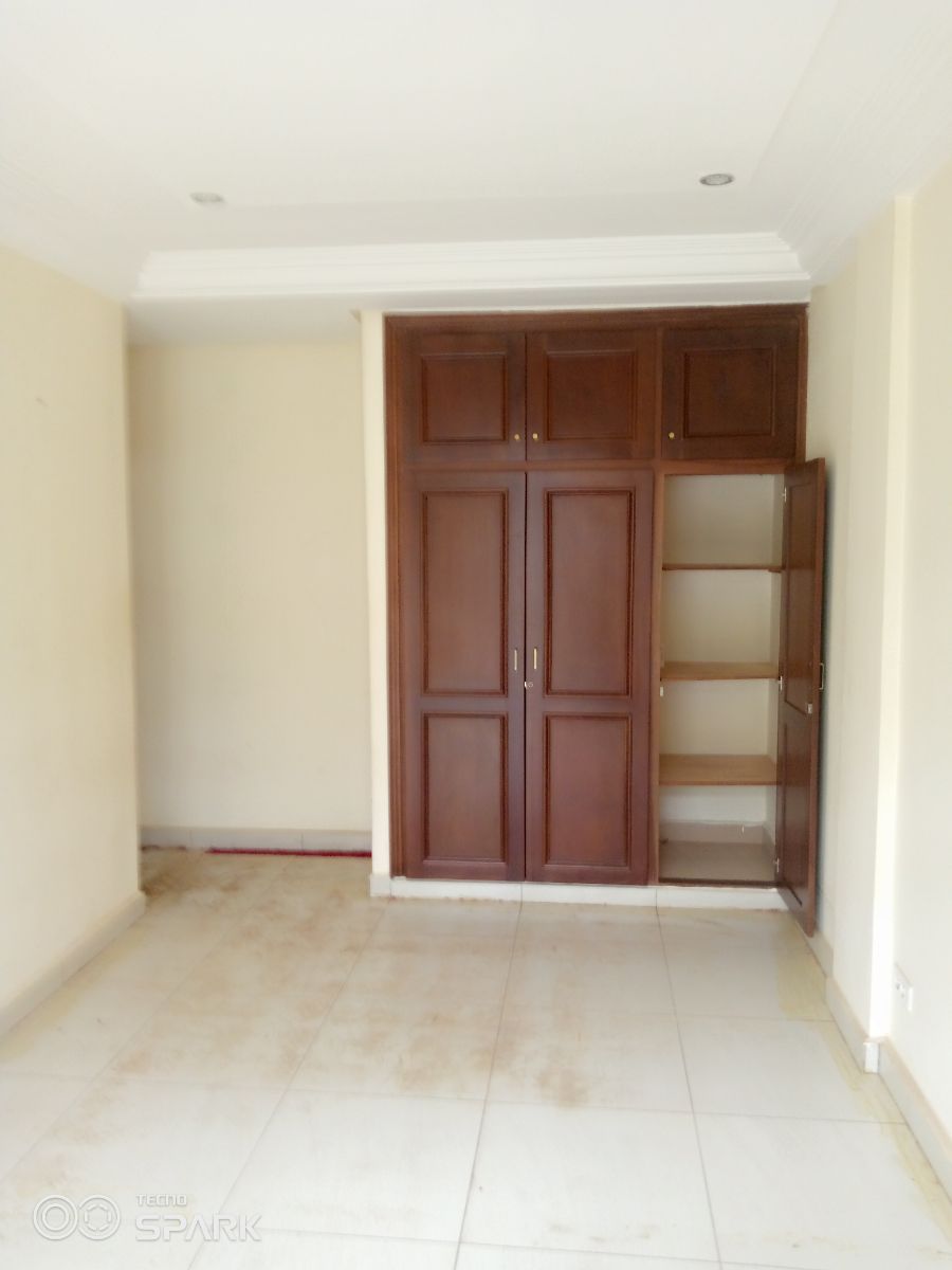 Apartment to rent - Yaoundé, Bastos, Bastos - 1 living room(s), 1 bedroom(s), 2 bathroom(s) - 500 000 FCFA / month