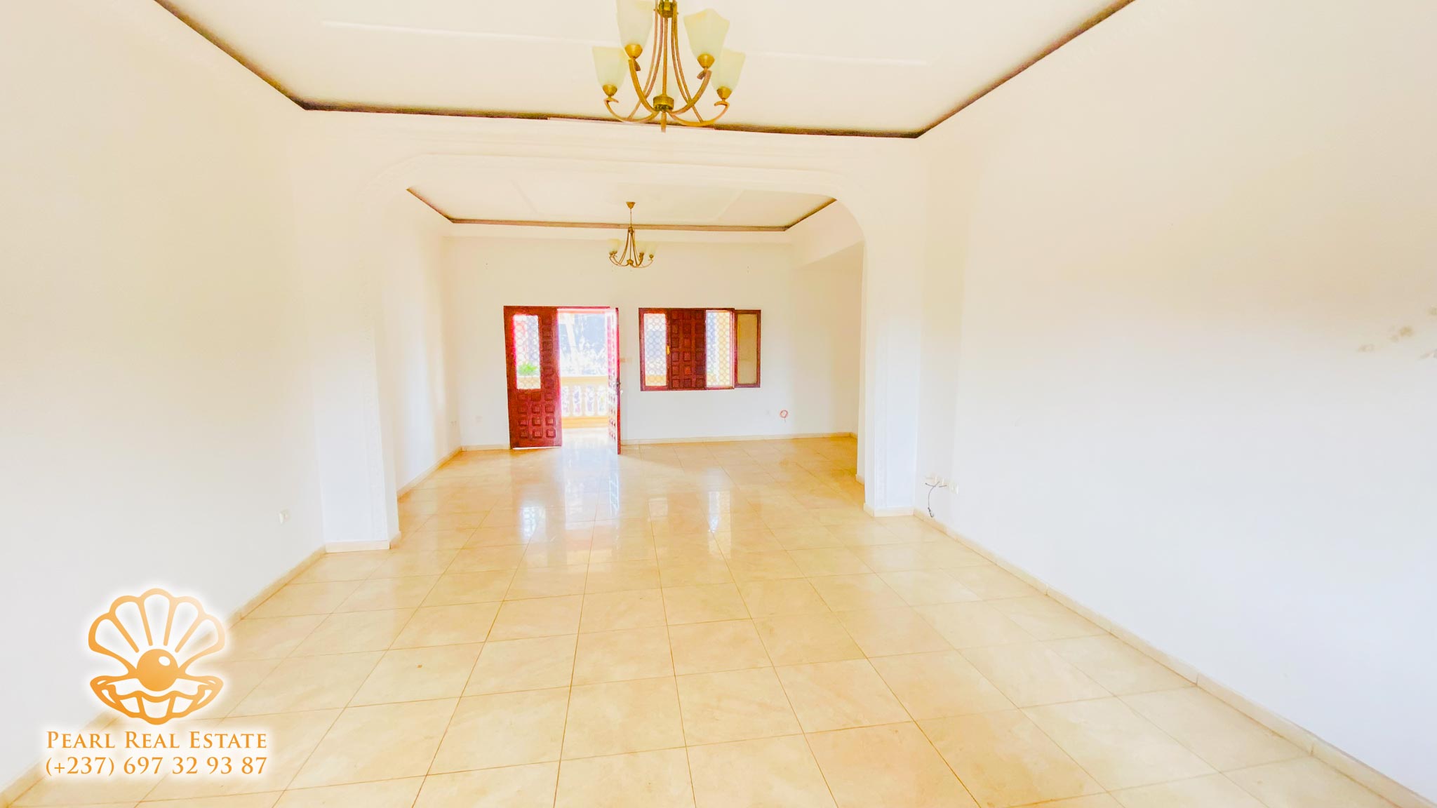 Apartment to rent - Yaoundé, Bastos, Dragages - 1 living room(s), 3 bedroom(s), 2 bathroom(s) - 800 000 FCFA / month