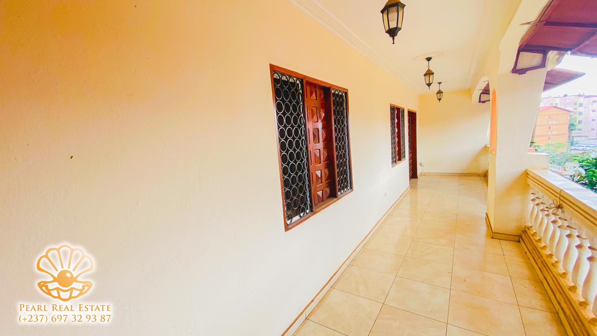 Apartment to rent - Yaoundé, Bastos, Dragages - 1 living room(s), 3 bedroom(s), 2 bathroom(s) - 800 000 FCFA / month
