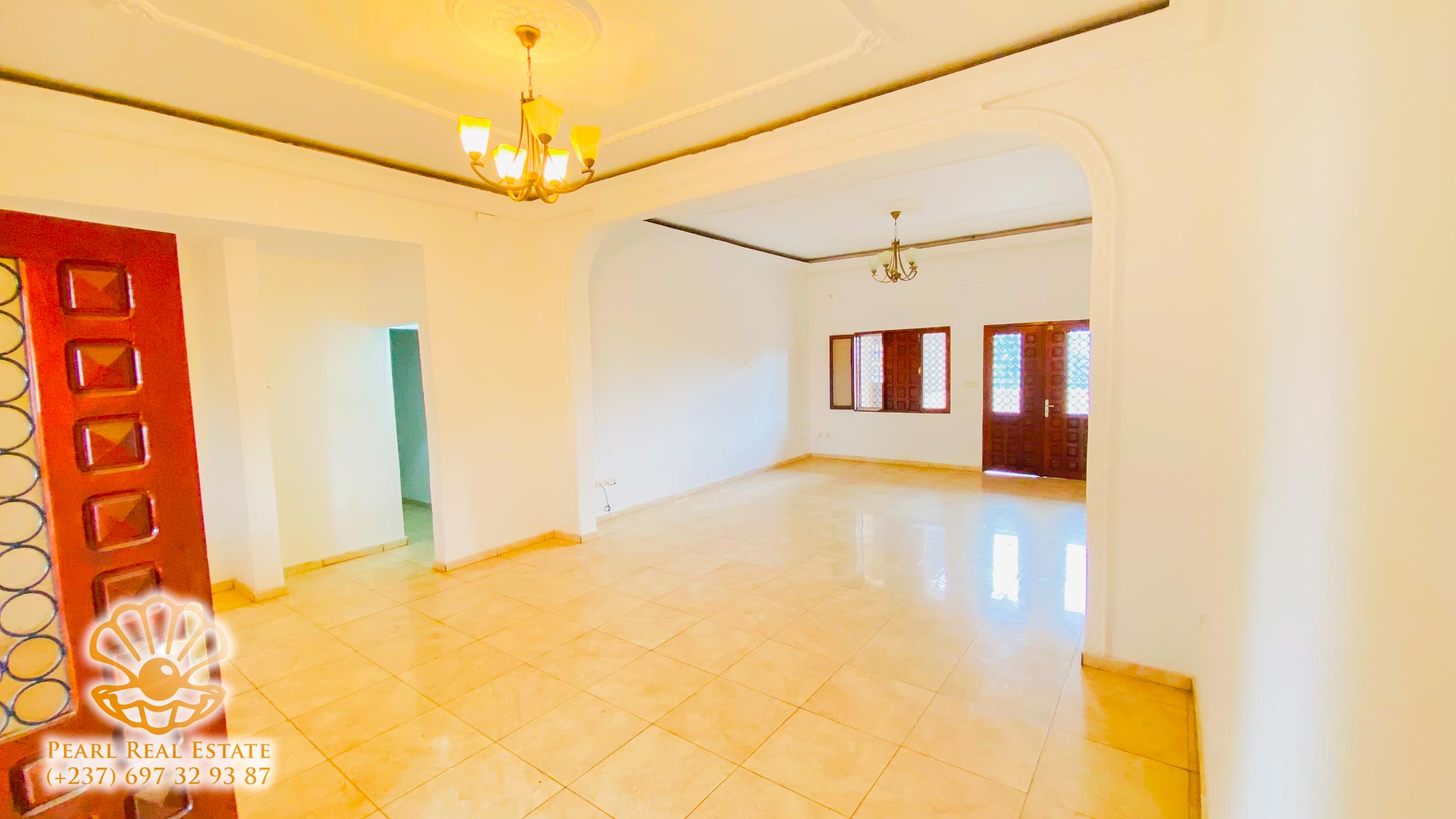 Apartment to rent - Yaoundé, Bastos, Dragages - 1 living room(s), 3 bedroom(s), 2 bathroom(s) - 800 000 FCFA / month