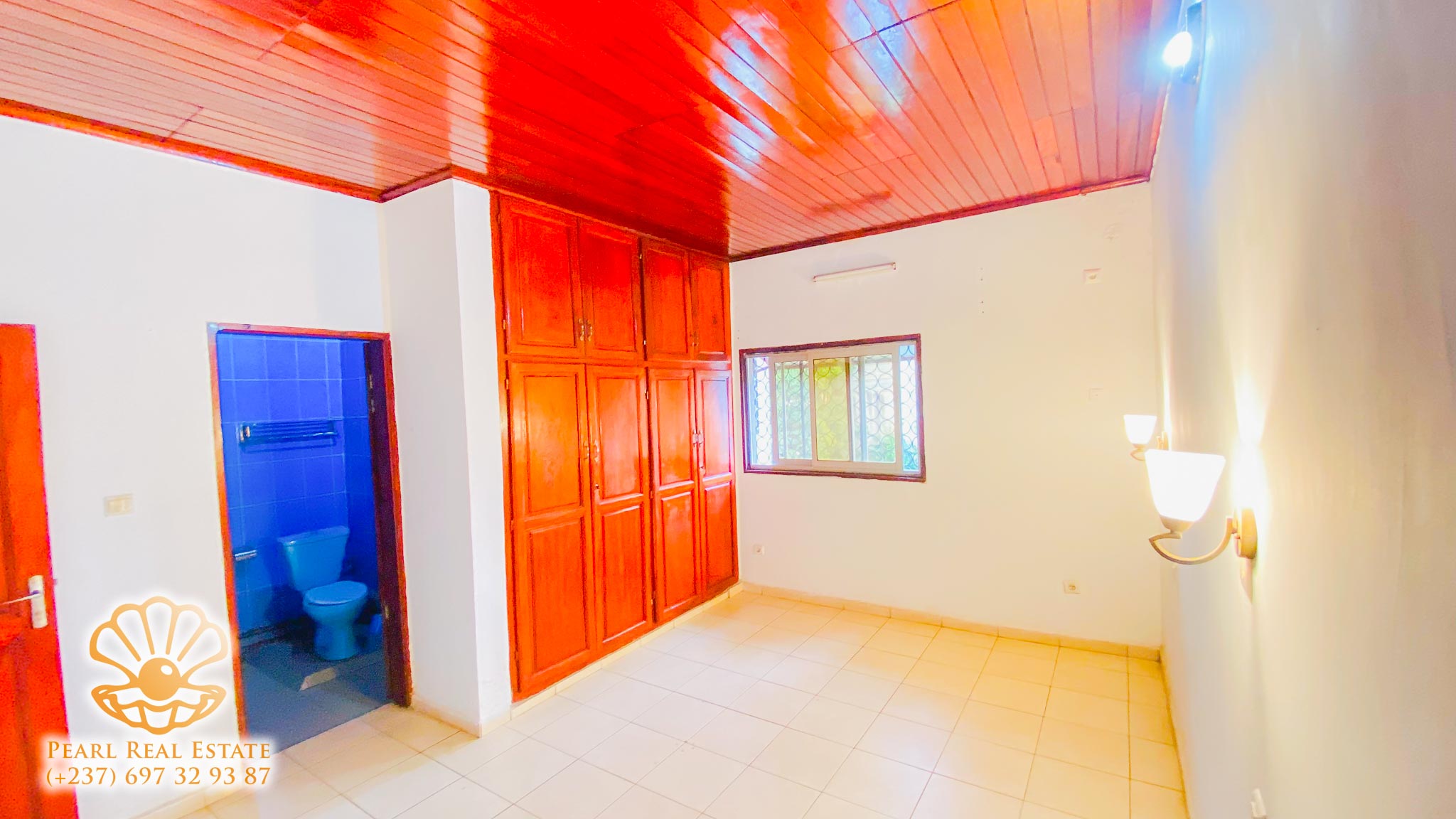 Apartment to rent - Yaoundé, Bastos, Dragages - 1 living room(s), 3 bedroom(s), 2 bathroom(s) - 800 000 FCFA / month